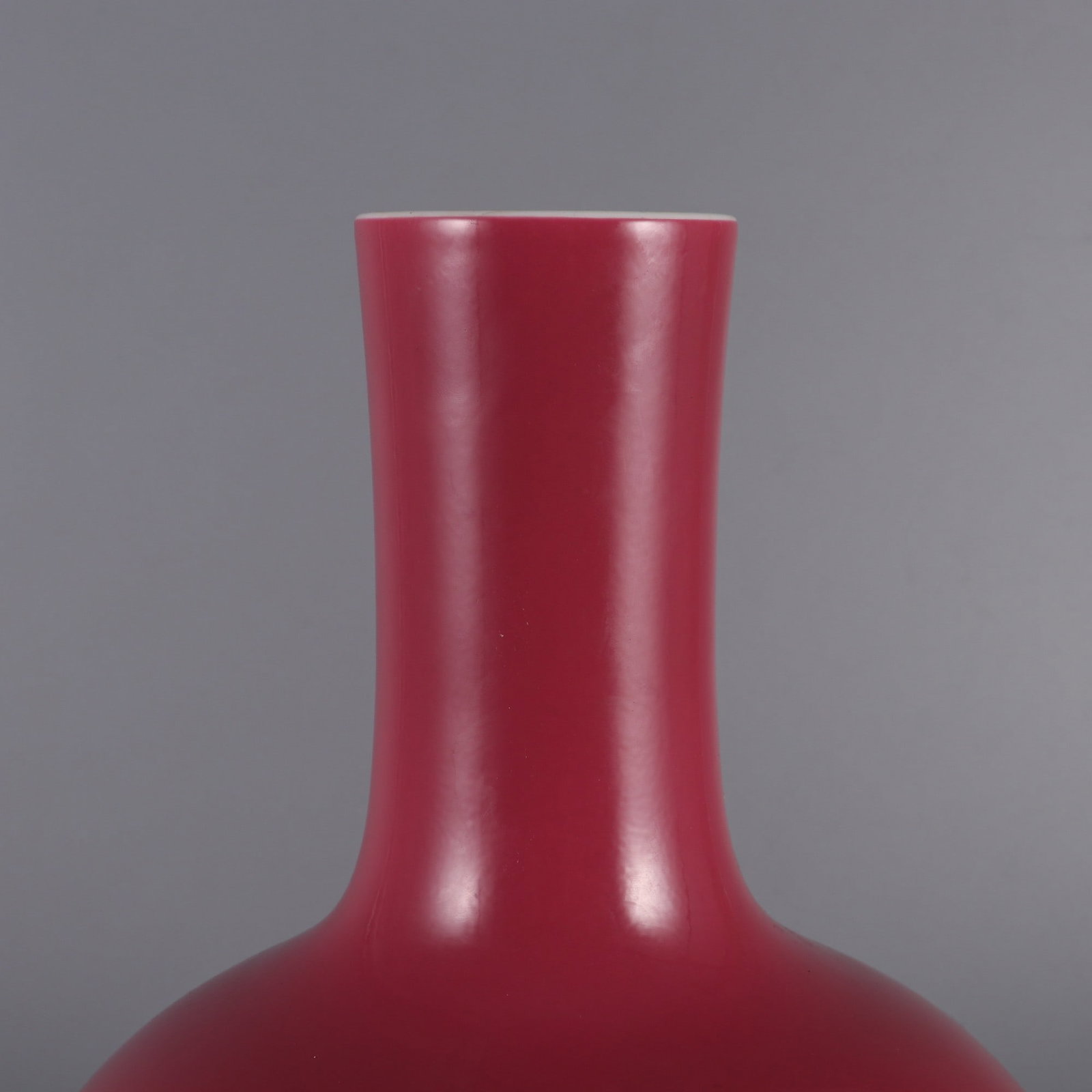 An Exquisite Ruby Red-Glazed Vase - 3