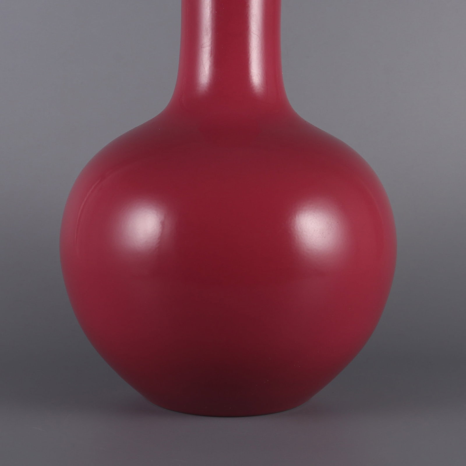An Exquisite Ruby Red-Glazed Vase - 4