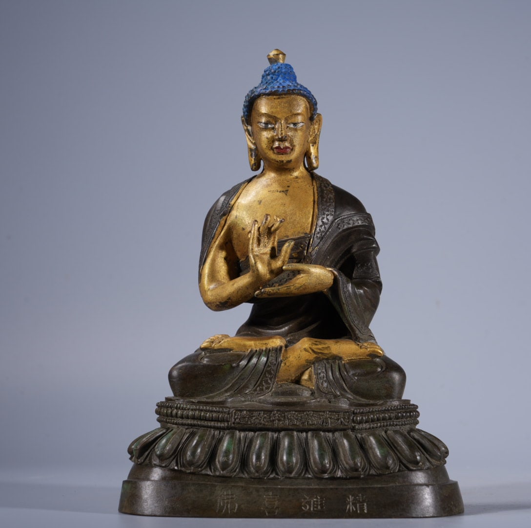 An Exquisite Coppery Buddha statue: An Exquisite Coppery Buddha statue,Qing Dynasty, China,Qianlong Six-character Mark,Size:7.5inx5.3in,Weight:2780g 紫铜佛造像,中国清代,乾Ɓ