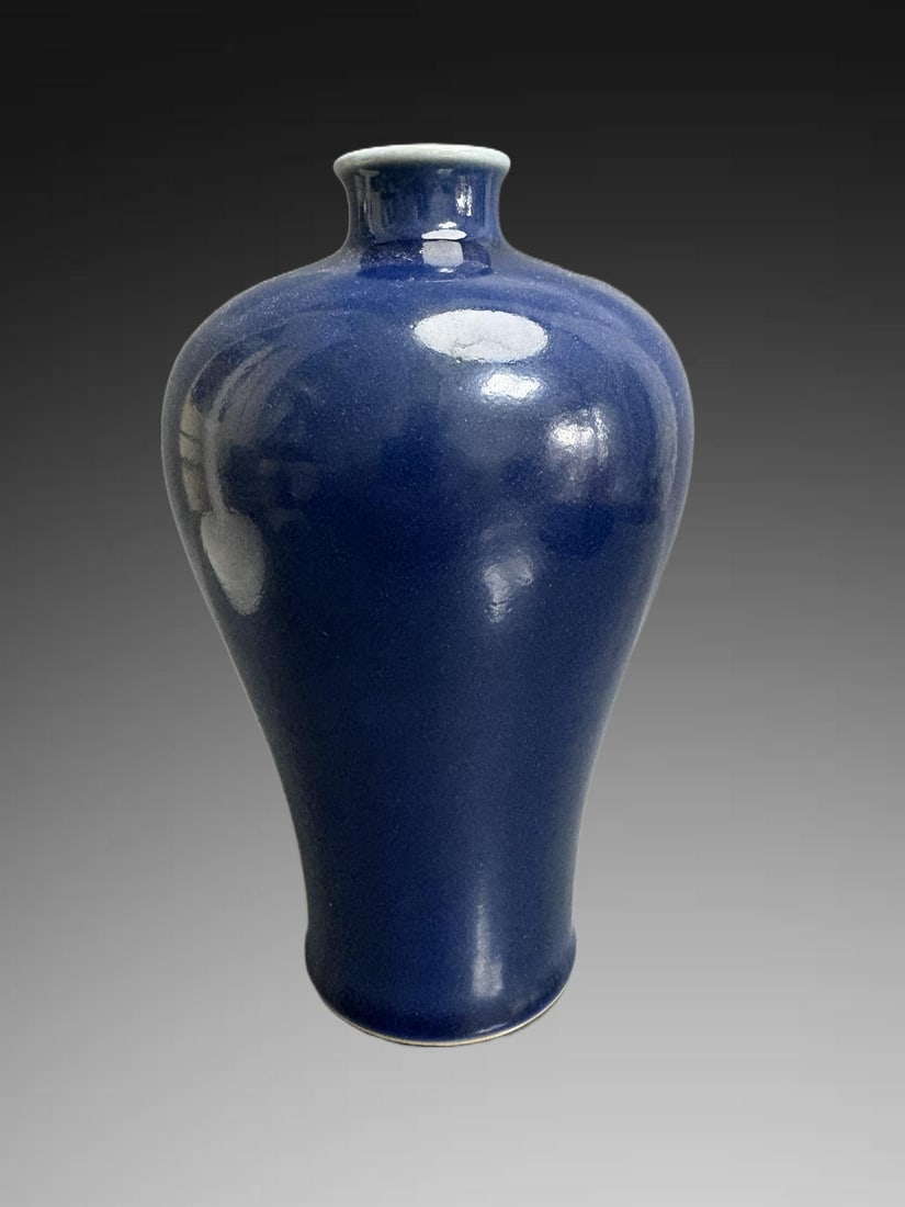 An Exquisite Ji Blue Glazed Vase: An Exquisite Ji Blue Glazed Vase,Qing Dynasty, China,Guangxu Six-character Mark,Size:7.5in×4.5in