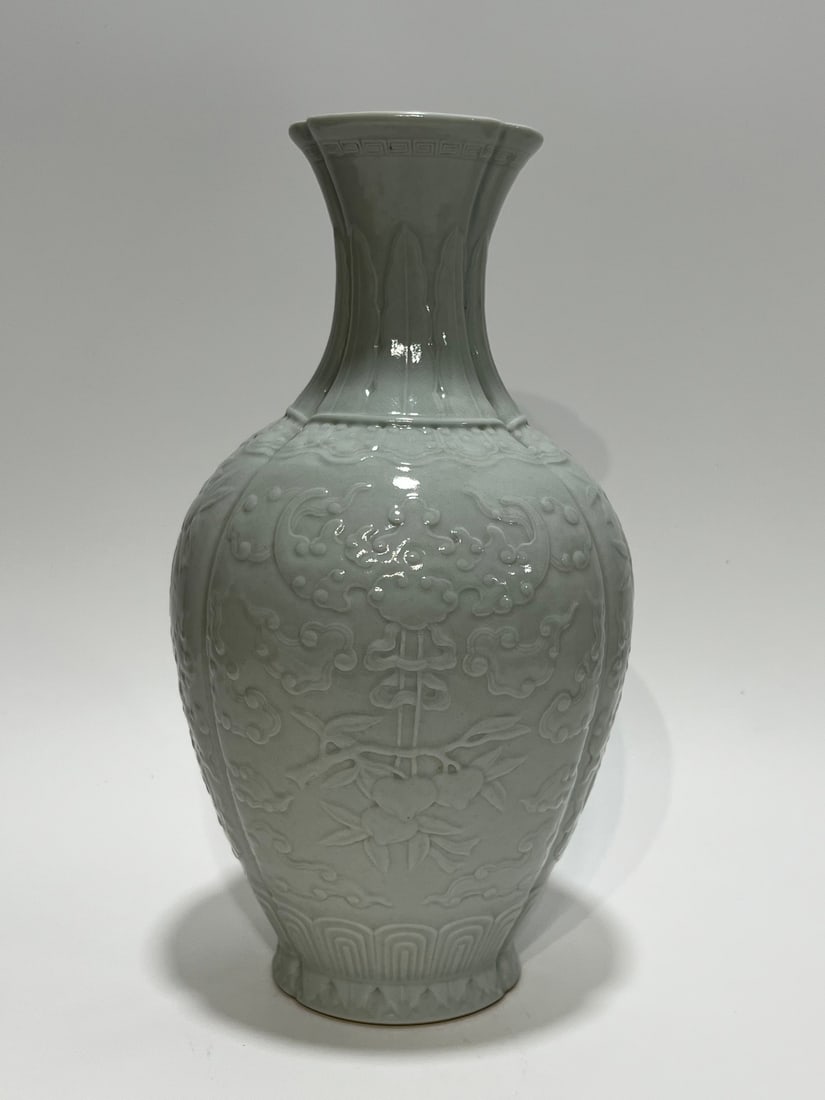 An Exquisite Fenqing Glaze Bats and Peach Pattern Vase: An Exquisite Fenqing Glaze Bats and Peach Pattern Vase,Qing Dynasty, China,Qianlong Six-character Mark,Size:11.8in