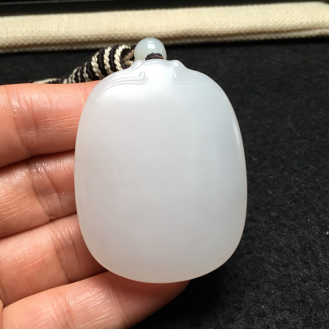 An Exquisite Hotan Jade Safety Plaque: An Exquisite Hotan Jade Safety Plaque,Qing Dynasty, China,Size:2.1inx1.7inx4.6in,Weight:59g 和田玉平安牌,中国清代