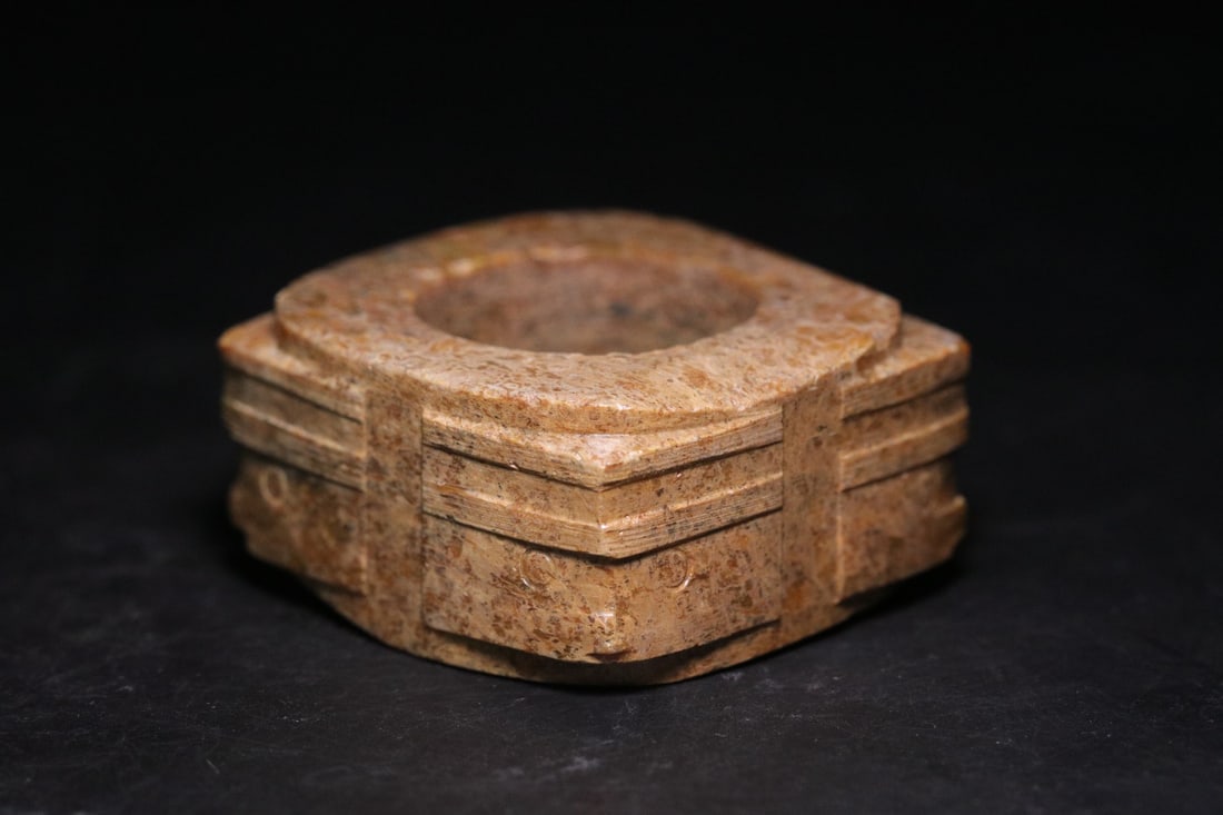An Exquisite Gaogu Jade Ornament: An Exquisite Gaogu Jade Ornament,Ancient Time, China,Size:1.8inx1.7inx0.9in,Weight:90.2g 高古玉摆件,远古时期