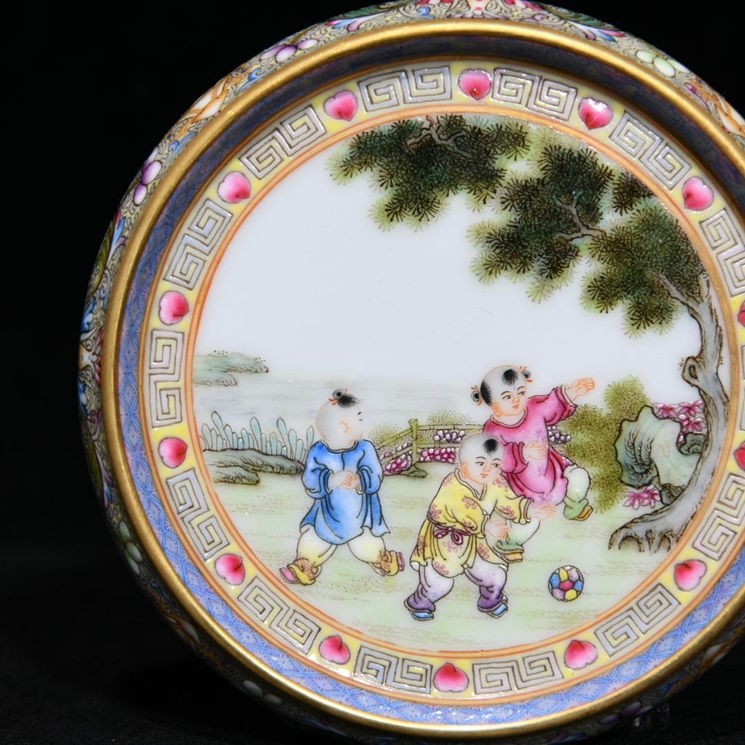An Exquisite Enamel Figures Pattern Cup Stand - 4