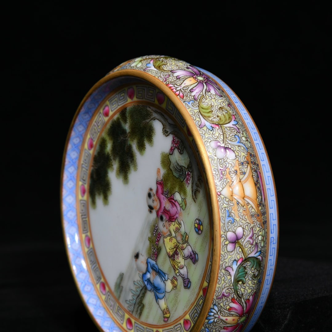 An Exquisite Enamel Figures Pattern Cup Stand - 7