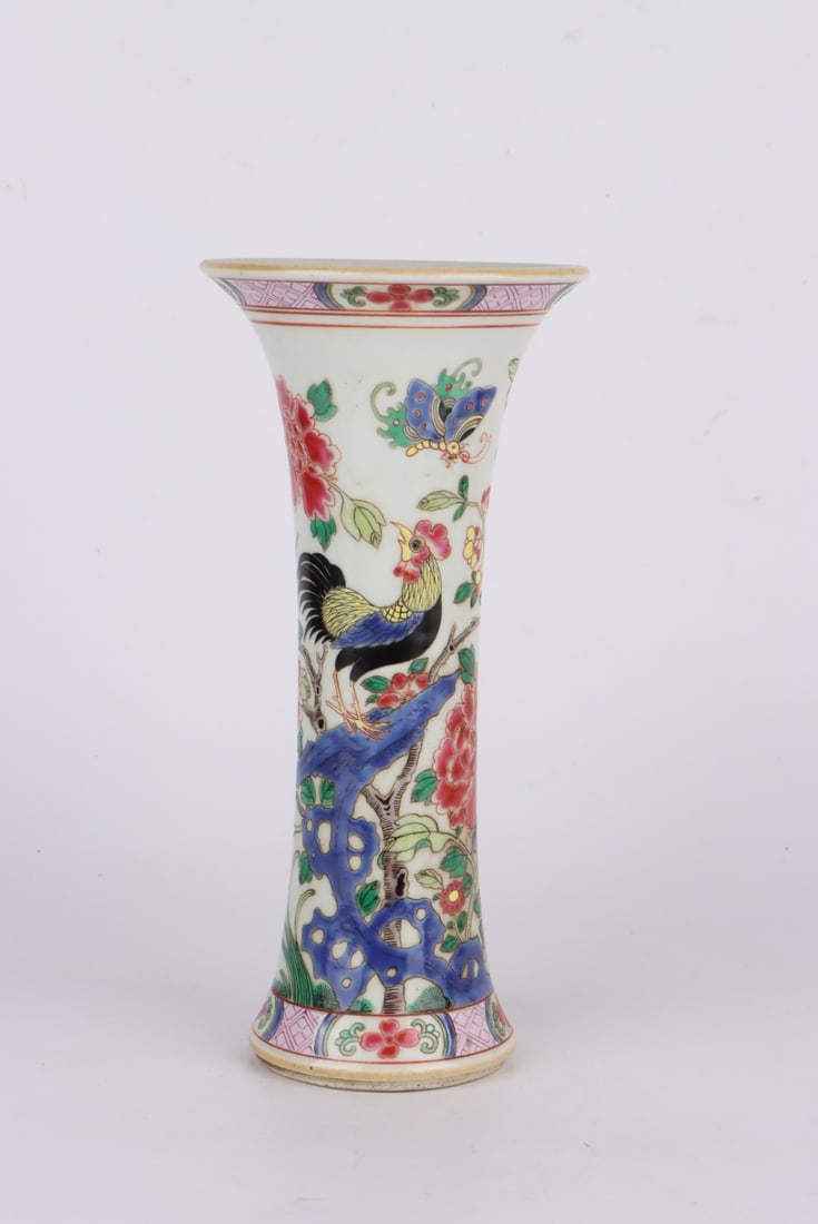 An Exquisite Famille-Rose Flower and Bird Pattern Vase: An Exquisite Famille-Rose Flower and Bird Pattern Vase,Qing Dynasty, China,Size:8.3inx3.9in 粉彩花鸟纹瓶,中国清代