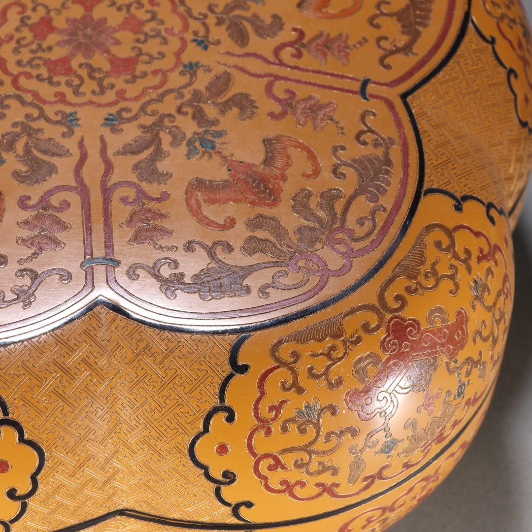 An Exquisite Lacquerware Bat Pattern Flower-Shaped Box - 3