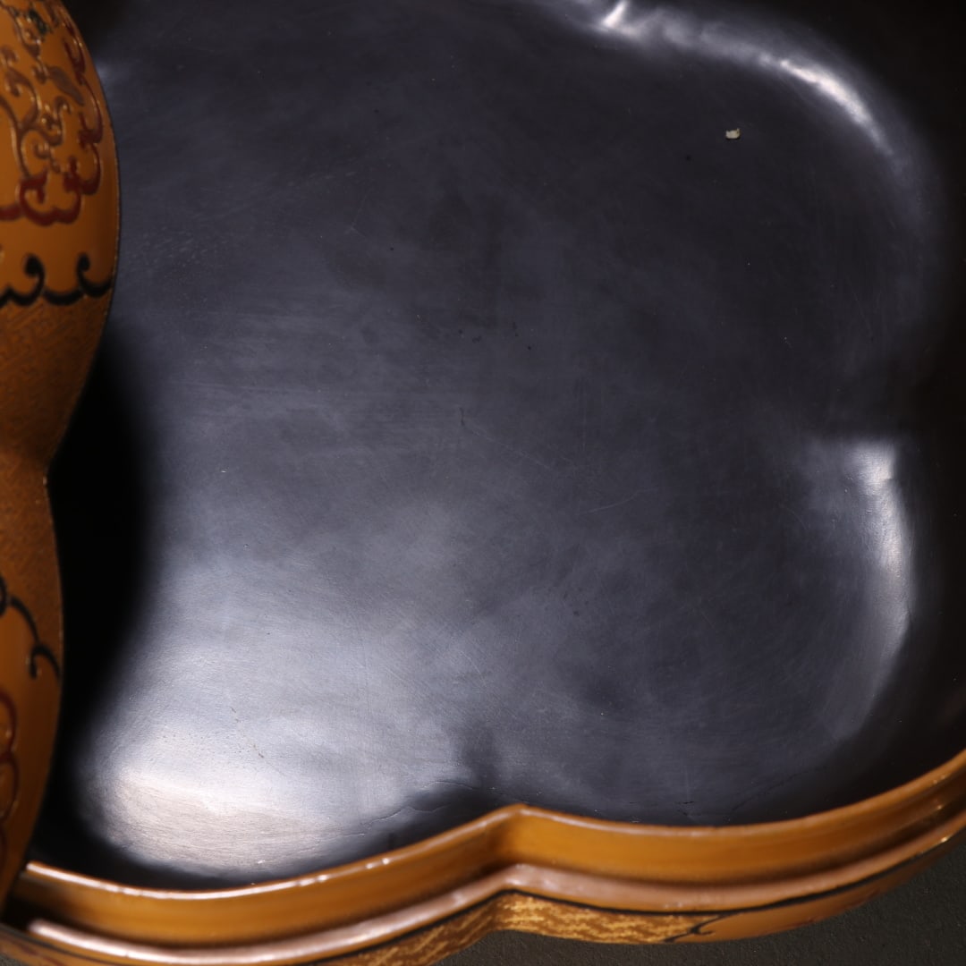 An Exquisite Lacquerware Bat Pattern Flower-Shaped Box - 5