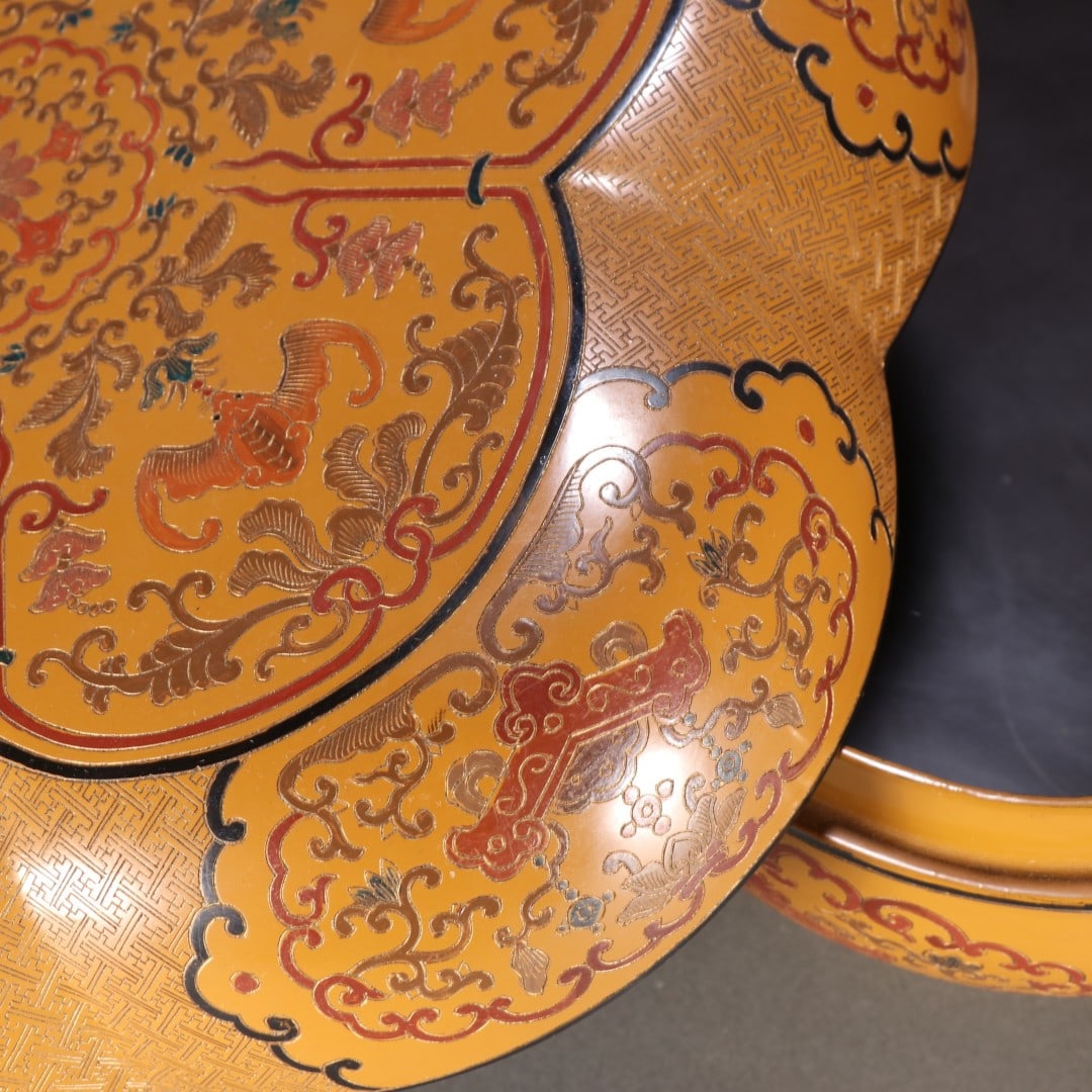 An Exquisite Lacquerware Bat Pattern Flower-Shaped Box - 6