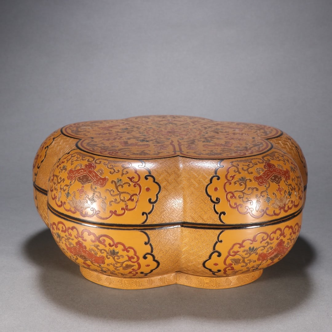 An Exquisite Lacquerware Bat Pattern Flower-Shaped Box - 7