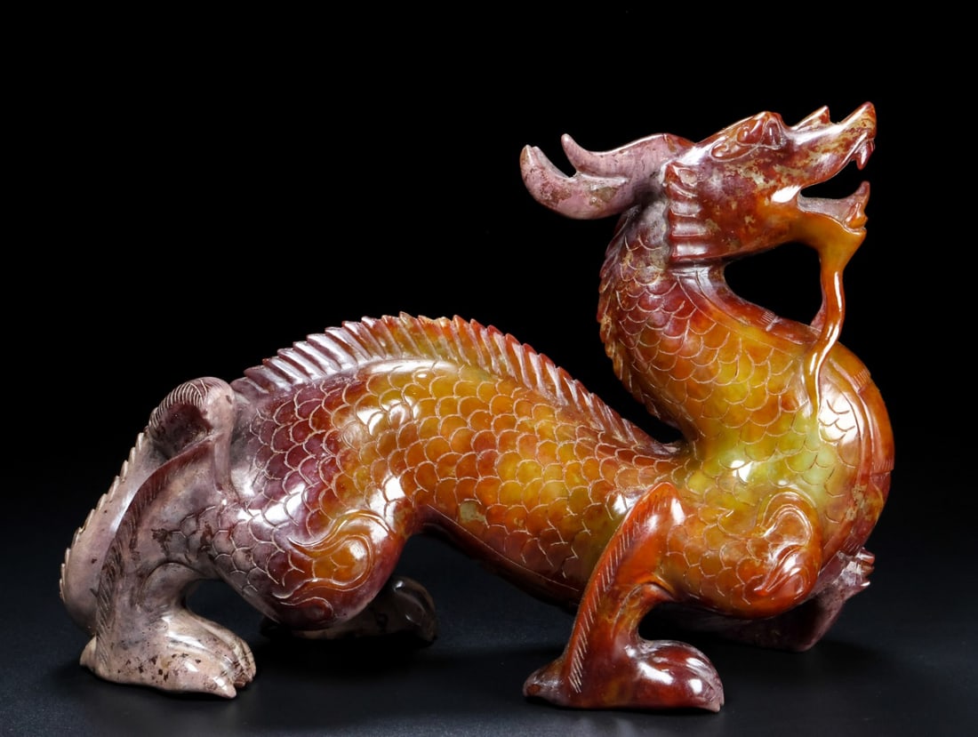 An Exquisite Hotan Jade Dragon: An Exquisite Hotan Jade Dragon,Qing Dynasty, China,Size:7.9inx3.1inx5.5in,Weight:1518g 和田玉龙,中国清代
