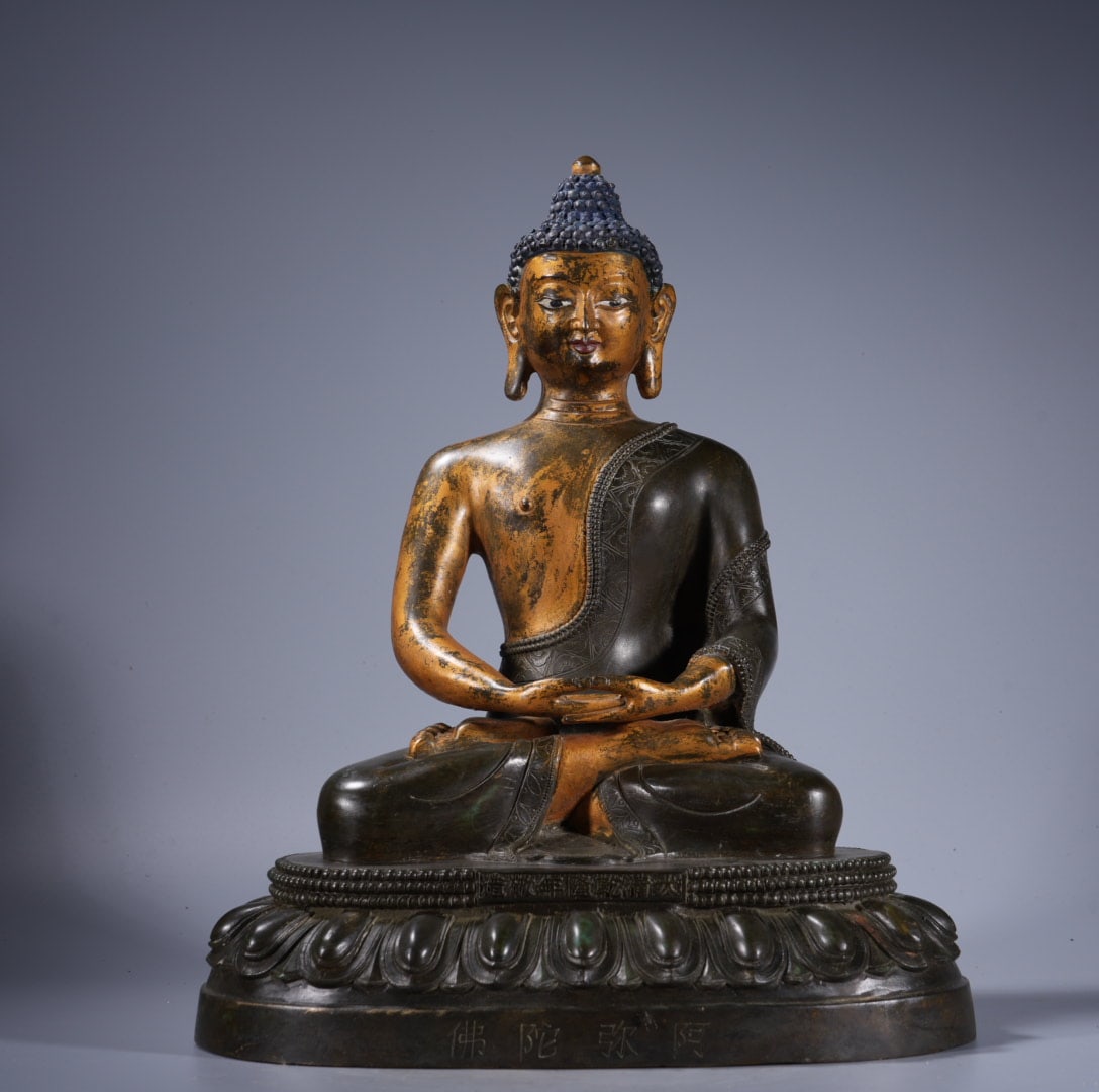An Exquisite Coppery Buddha statue Ornament: An Exquisite Coppery Buddha statue Ornament,Qing Dynasty, China,Qianlong Six-character Mark,Size:11.8inx9.8in,Weight:6470g