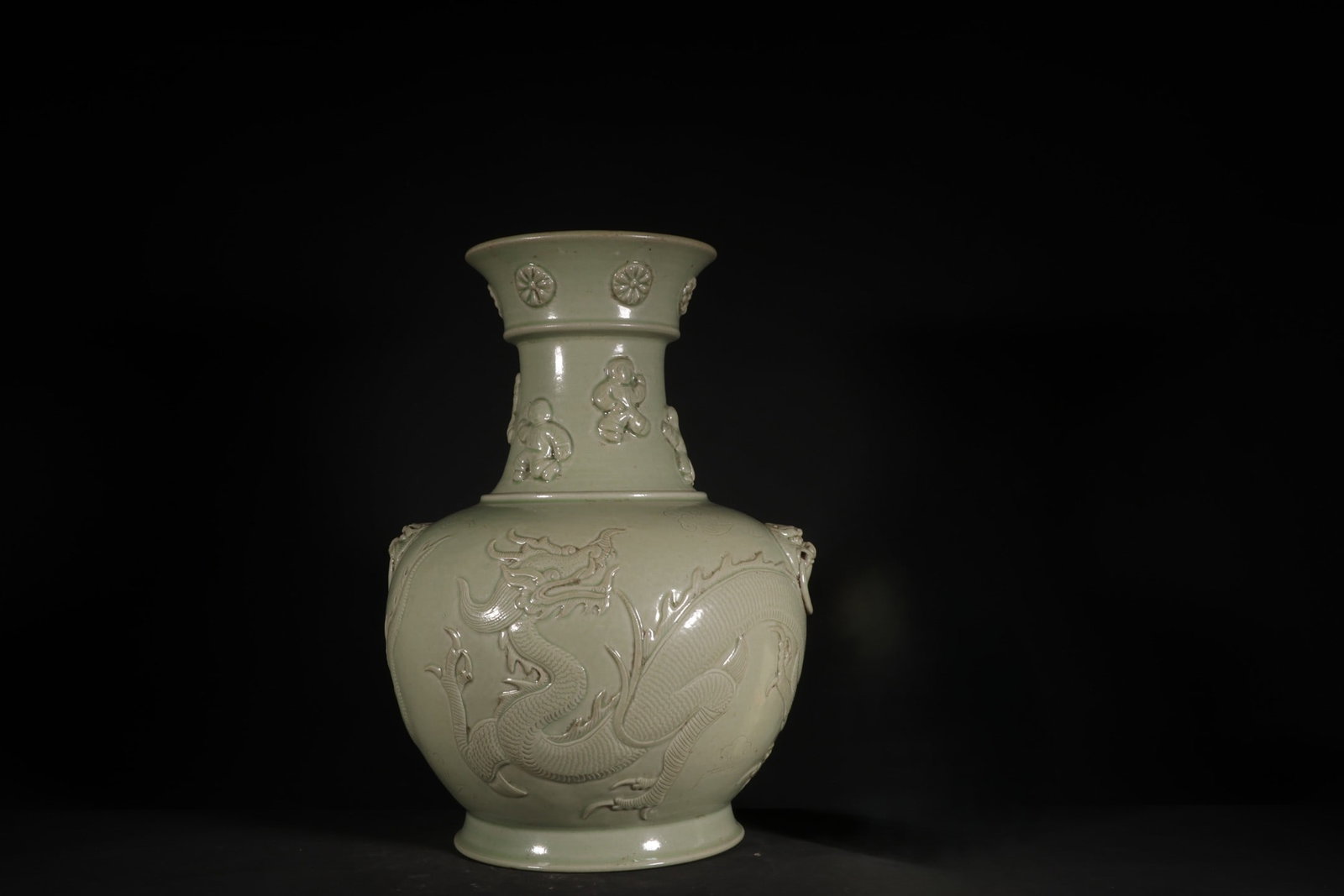 An Exquisite Yue Kiln Dragon Pattern Vase: An Exquisite Yue Kiln Dragon Pattern Vase,Five Dynasties,Size:12.4inx8.5in 越窑龙纹瓶,五代