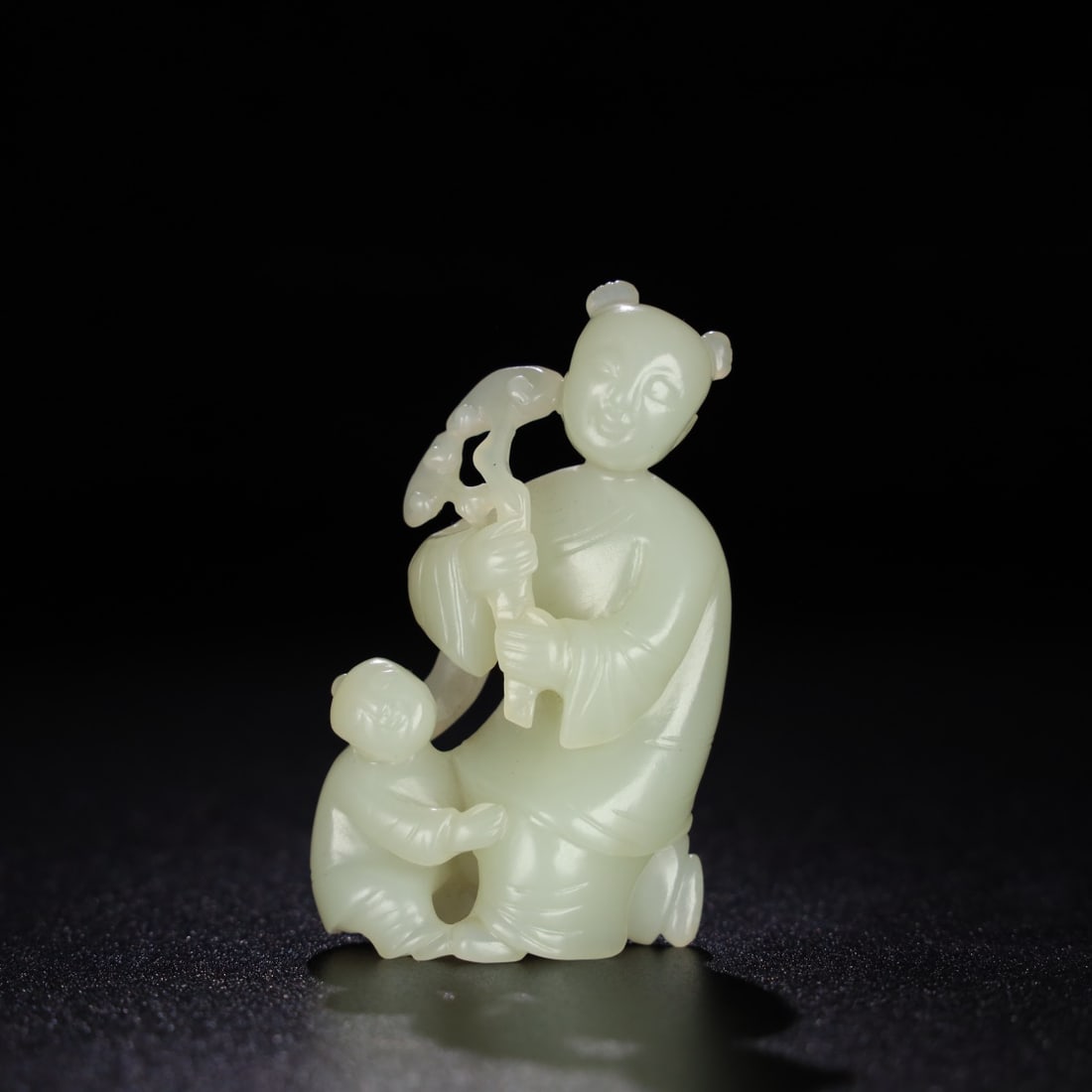 An Exquisite Hotan Jade Figure Handheld Carving: An Exquisite Hotan Jade Figure Handheld Carving,Qing Dynasty, China,Size:1.5inx0.7inx2.6in,Weight:51.5g 和田玉人手把件,中国清代
