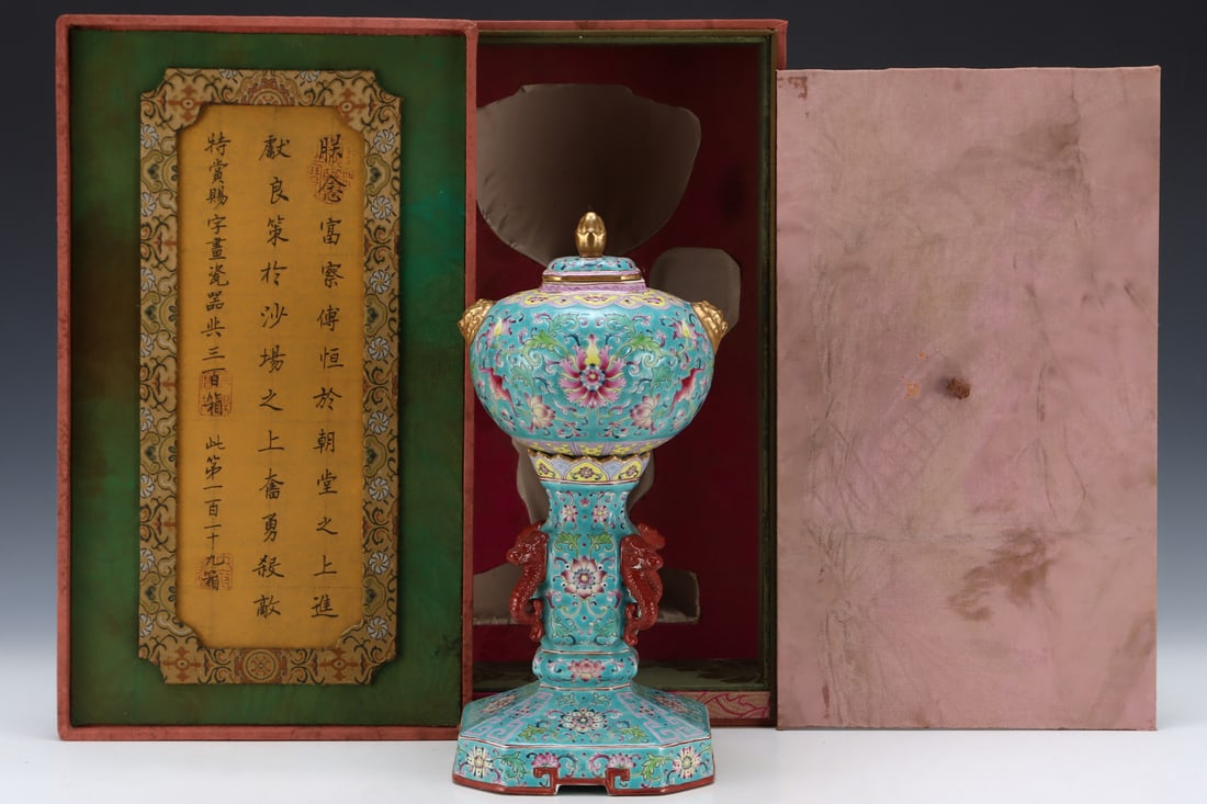 An Exquisite Enamel Lotus Pattern Hatstand: An Exquisite Enamel Lotus Pattern Hatstand,Qing Dynasty, China,Qianlong Four-character Mark,Size:12.5inx5.8in 珐琅彩缠枝莲纹官帽架,中&