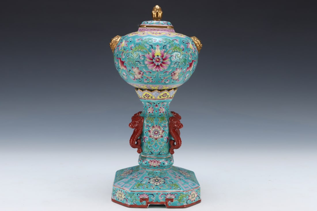 An Exquisite Enamel Lotus Pattern Hatstand - 4