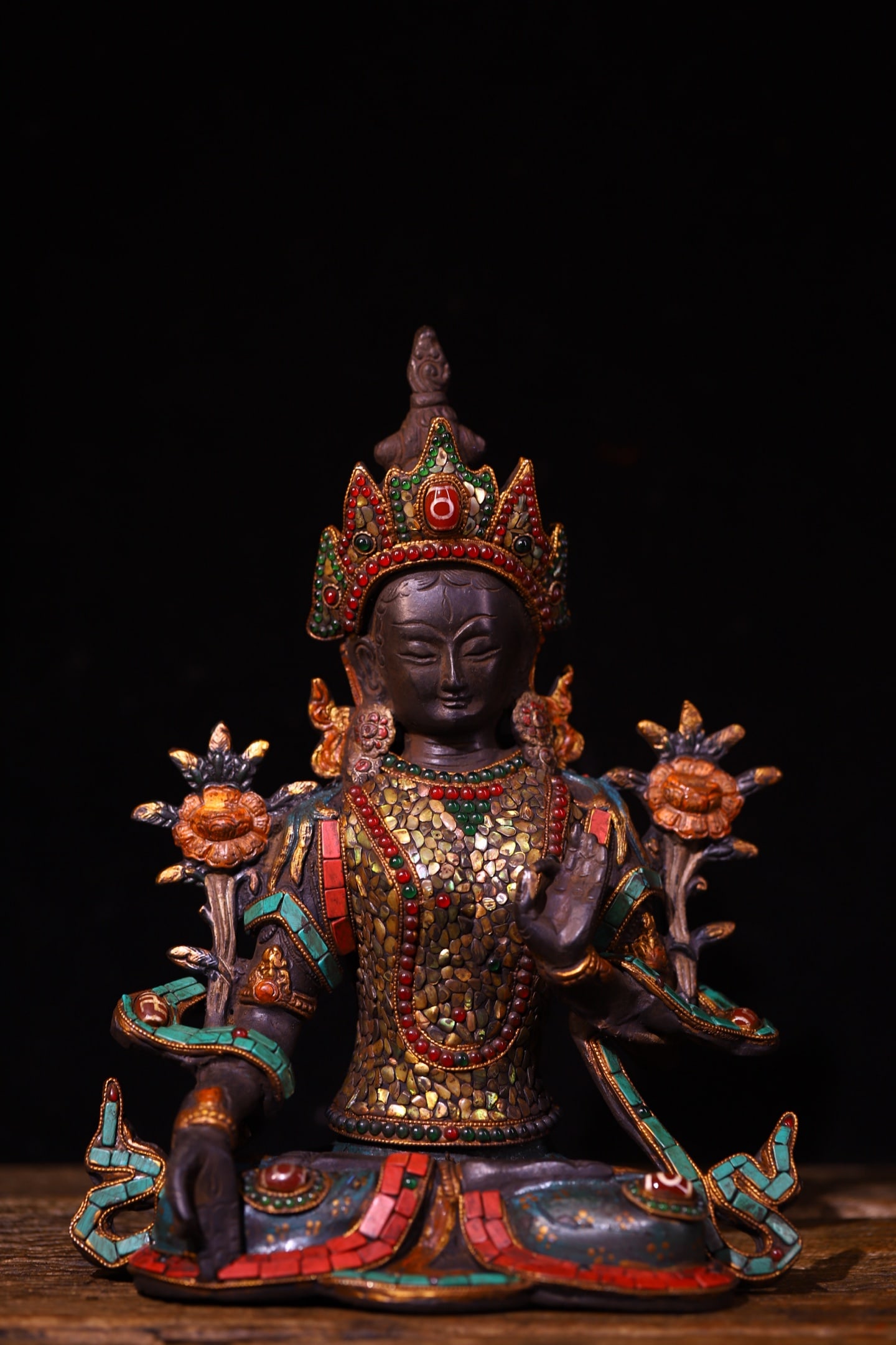 An Exquisite Bronze Statue of Tara Ornament: An Exquisite Bronze Statue of Tara Ornament,Qing Dynasty, China,Size:10.6inx7.9in,Weight:3650g 铜造度母摆件,中国清代