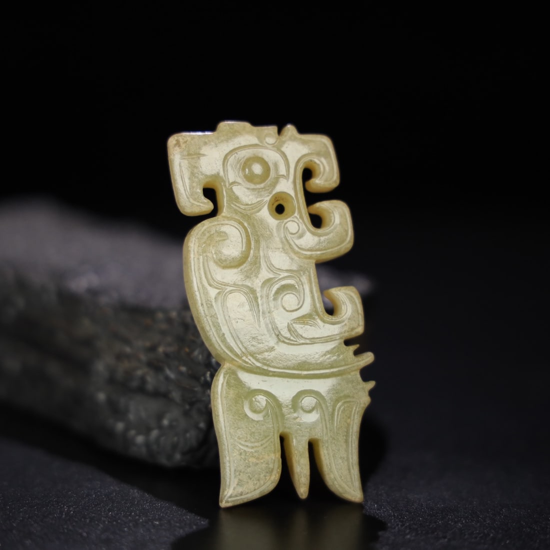 An Exquisite Hotan Jade Bird Pendant: An Exquisite Hotan Jade Bird Pendant,Han Dynasty, China,Size:1.2inx0.3inx2.8in,Weight:35.7g 和田玉鸟佩,中国汉代