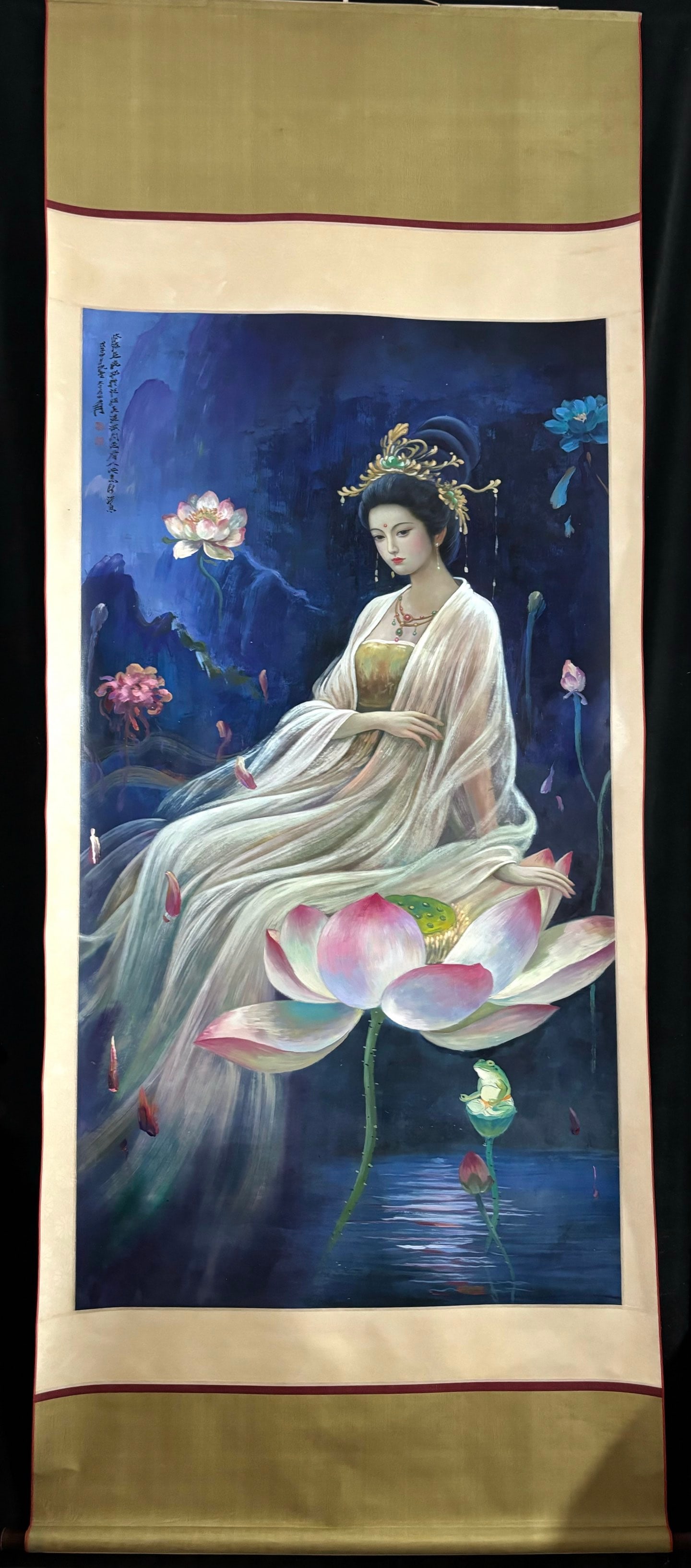 A Chinese Vertical Scroll Ink Painting of Figures on Paper: A Chinese Vertical Scroll Ink Painting of Figures on Paper,Modern Time of China,Zhang Daqian,without frame size:69.7inx37.8in 一幅中国水墨纸本人&#