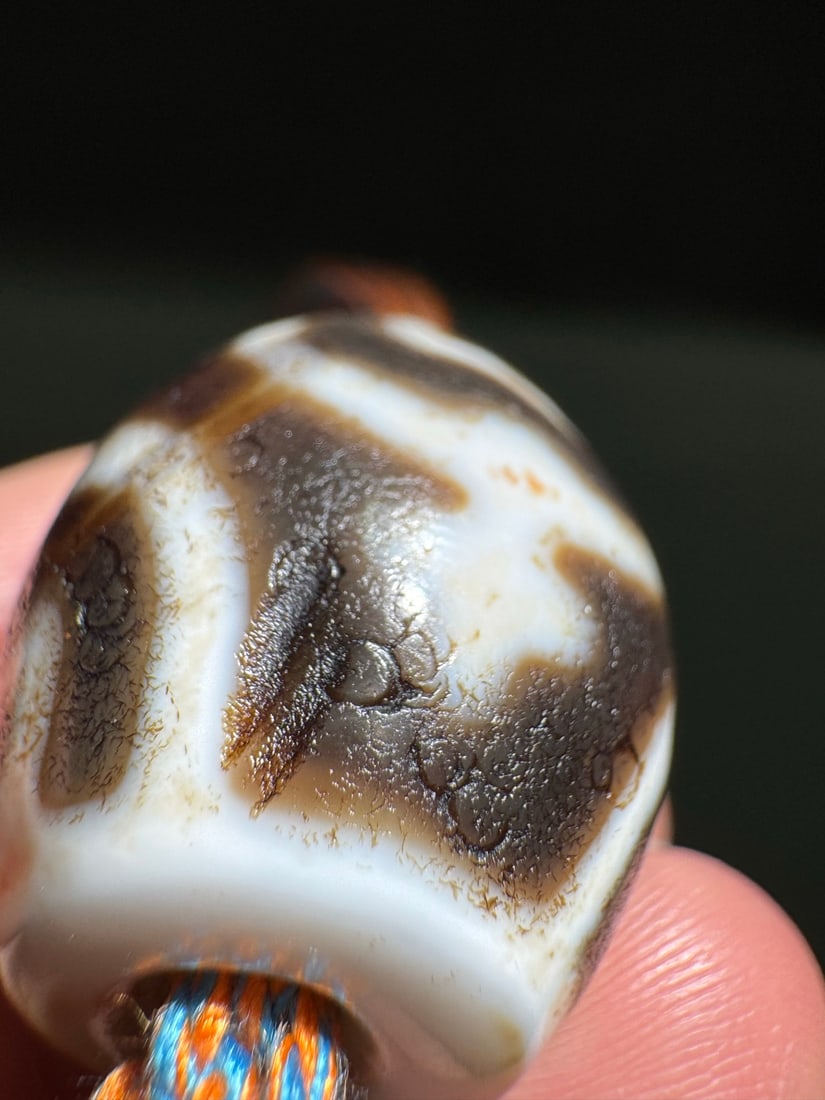 An Exquisite Square Vase Dzi bead - 8