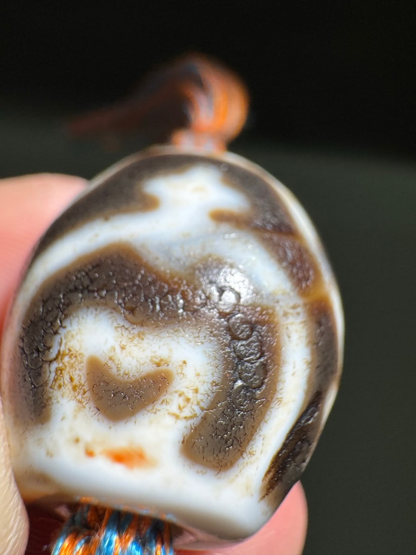 An Exquisite Square Vase Dzi bead - 9
