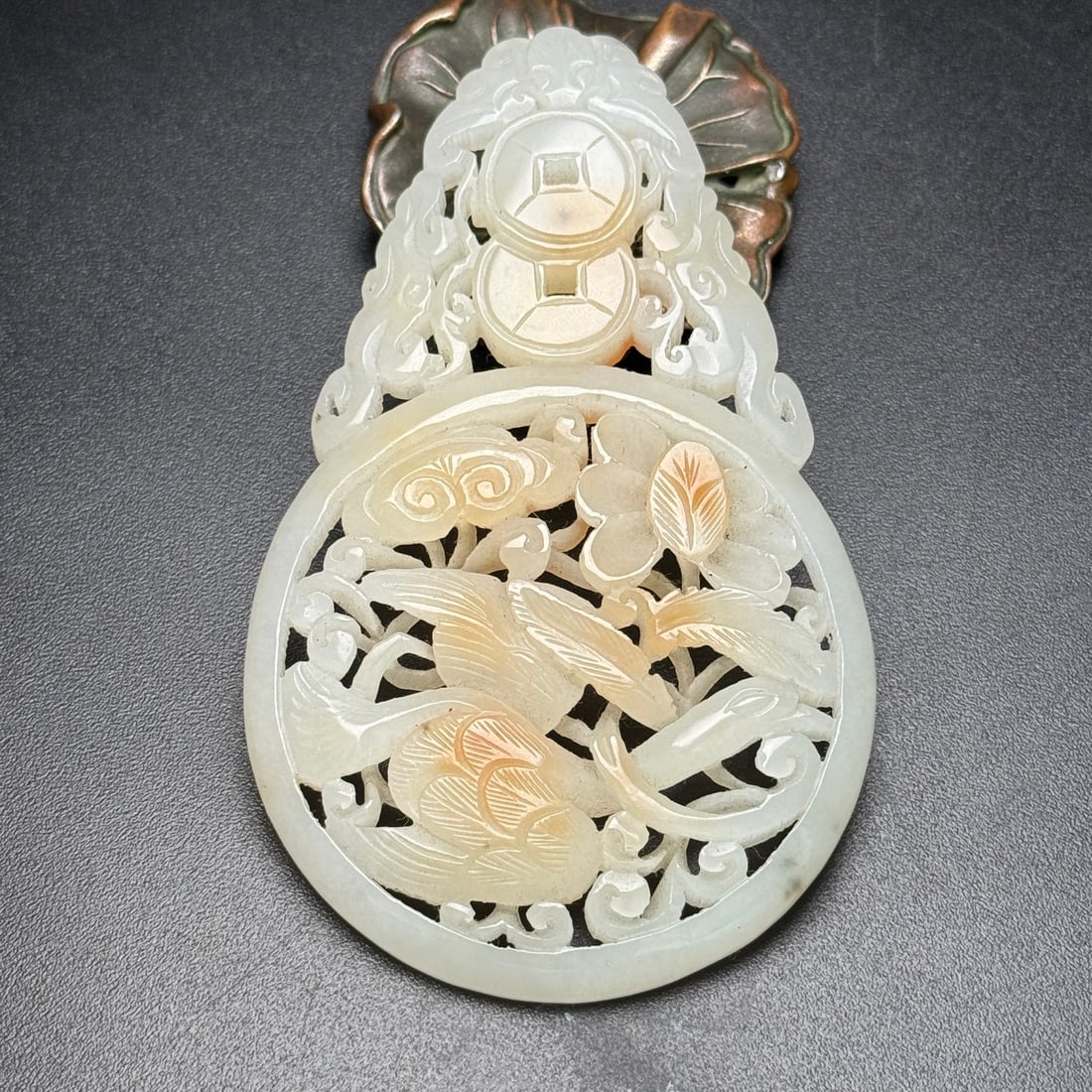 An Exquisite Hotan Jade Ganoderma lucidum Pattern Jade Pendant: An Exquisite Hotan Jade Ganoderma lucidum Pattern Jade Pendant,Qing Dynasty, China,Size:3.9inx2.4inx0.3in,Weight:61g 和田玉灵芝牌,中国清代