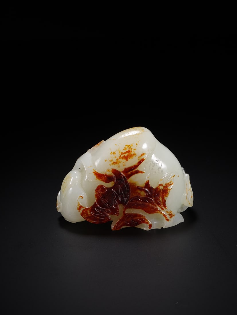 An Exquisite Hotan Jade Peach Ornament: An Exquisite Hotan Jade Peach Ornament,Qing Dynasty, China,Size:2.8inx1.5inx2in,Weight:171.3g 和田玉寿桃摆件,中国清代