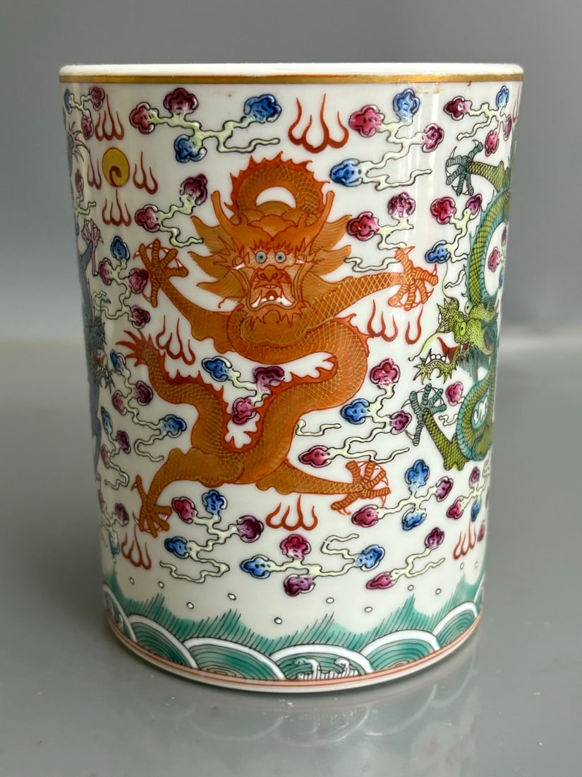 An Exquisite Famille-Rose Dragon Pattern Brush Pot: An Exquisite Famille-Rose Dragon Pattern Brush Pot,Qing Dynasty, China,Xianfeng Six-character Mark,Size:5in×3.9in