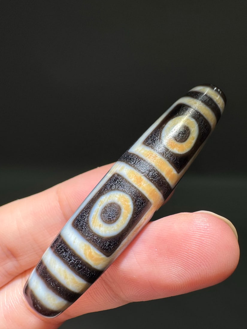 An Exquisite Four-Eye Dzi bead: An Exquisite Four-Eye Dzi bead,Qing Dynasty, China,Size:0.5inx2.2in 四眼天珠,中国清代