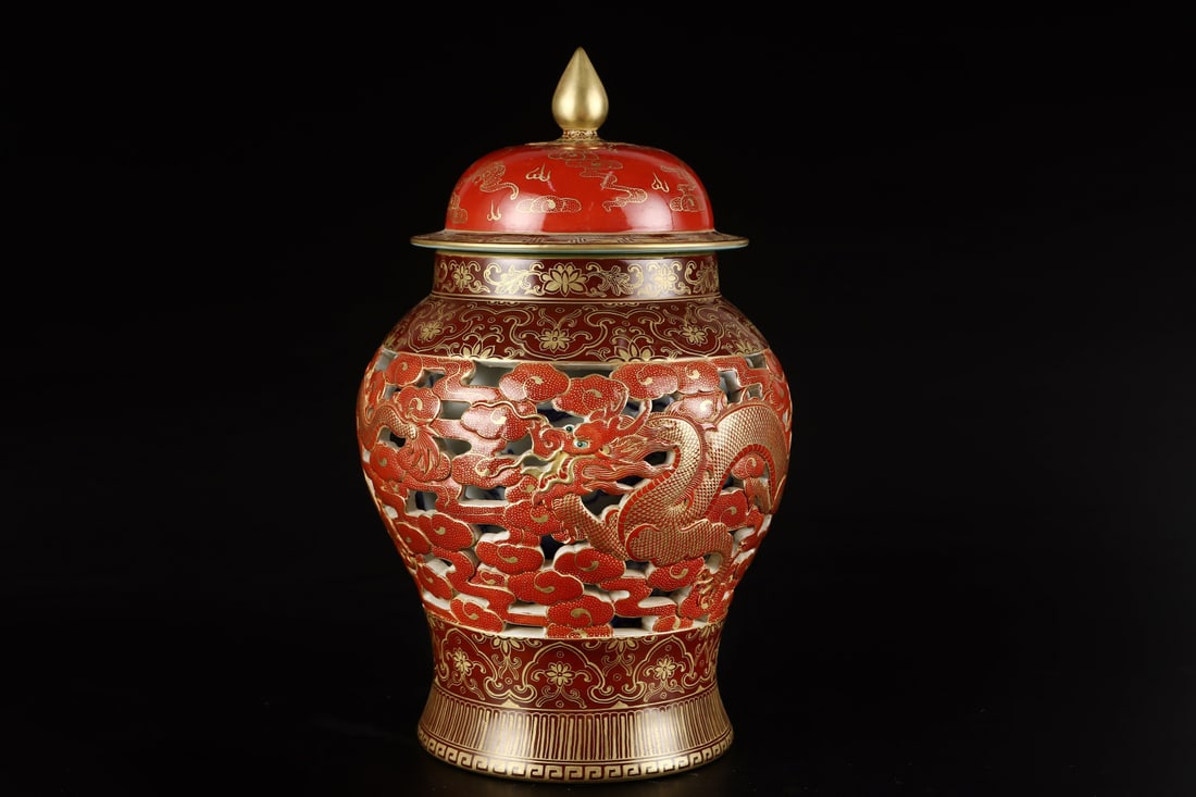 An Exquisite Iron-Red Painted Gold Dragon Pattern Jar: An Exquisite Iron-Red Painted Gold Dragon Pattern Jar,Qing Dynasty, China,Qianlong Four-character Mark,Size:11.3inx7in 矾红描金龙纹罐,中国清