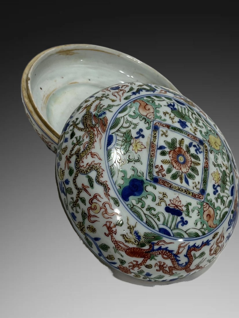 An Exquisite Wucai Dragon Pattern Box - 3