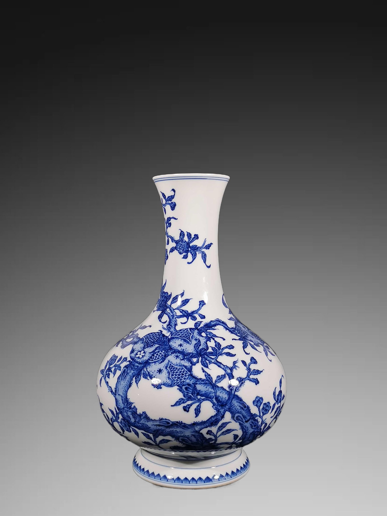 An Exquisite Blue and White Pomegranate Pattern Vase: An Exquisite Blue and White Pomegranate Pattern Vase,Qing Dynasty, China,Yongzheng Six-character Mark,Size:12.7inx3.3inx8.3in
