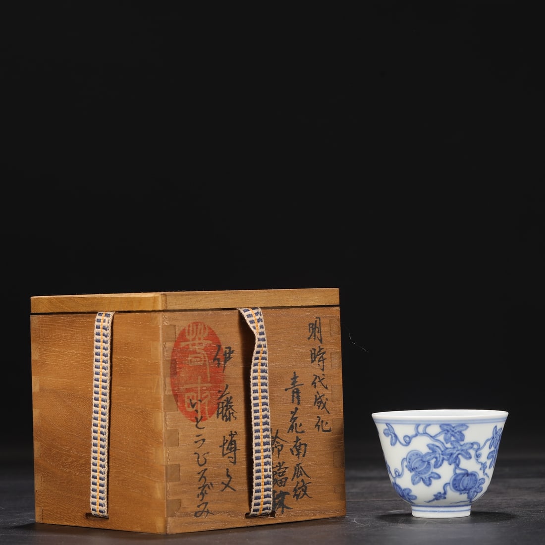 An Exquisite Blue and White Pumpkin Pattern Cup: An Exquisite Blue and White Pumpkin Pattern Cup,Ming Dynasty, China,Chenghua Six-character Mark,Size:2.2inx2.8in 青花南瓜纹杯,中国明代,û
