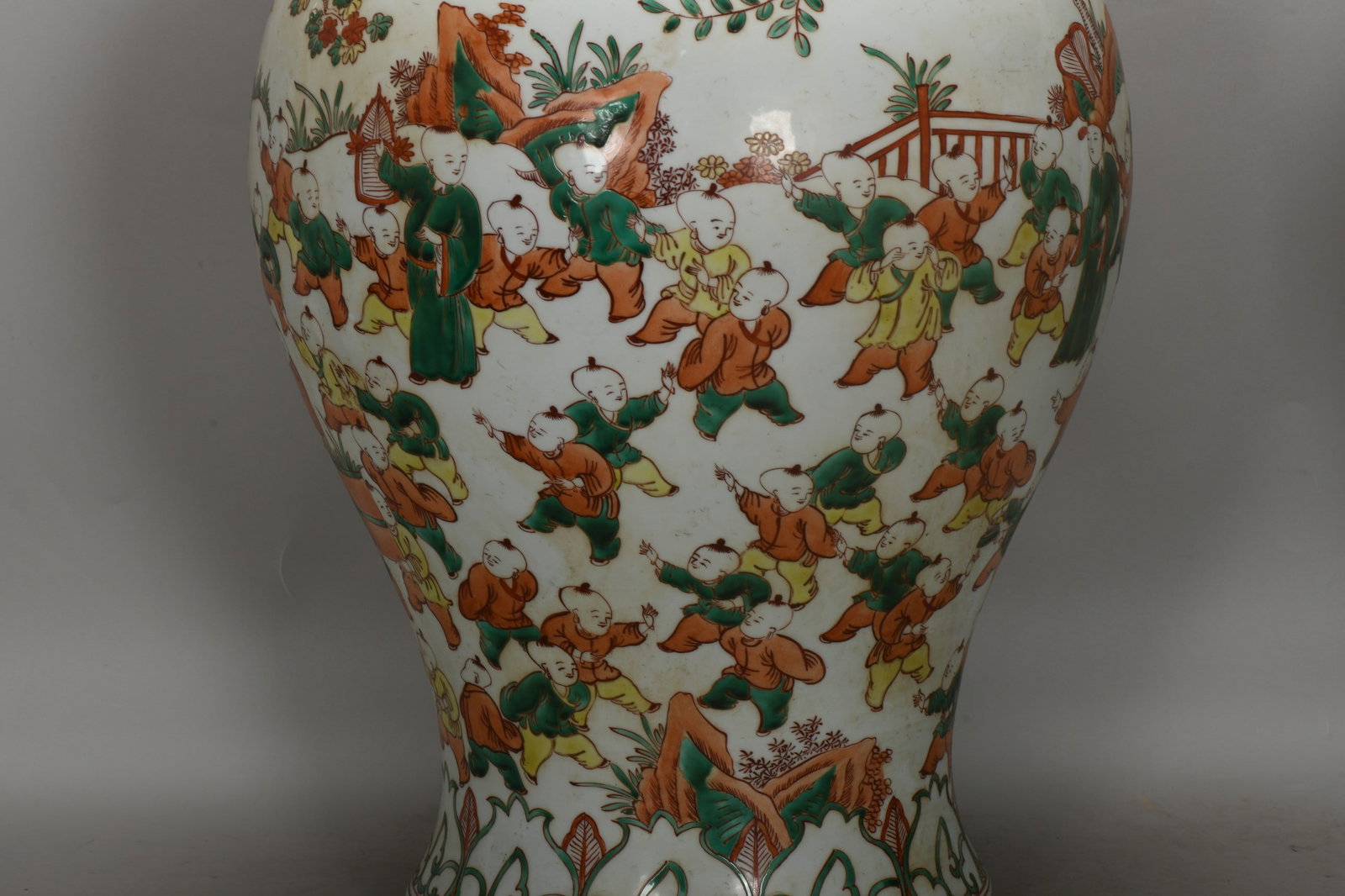 An Exquisite Wucai Figures Pattern Jar - 2