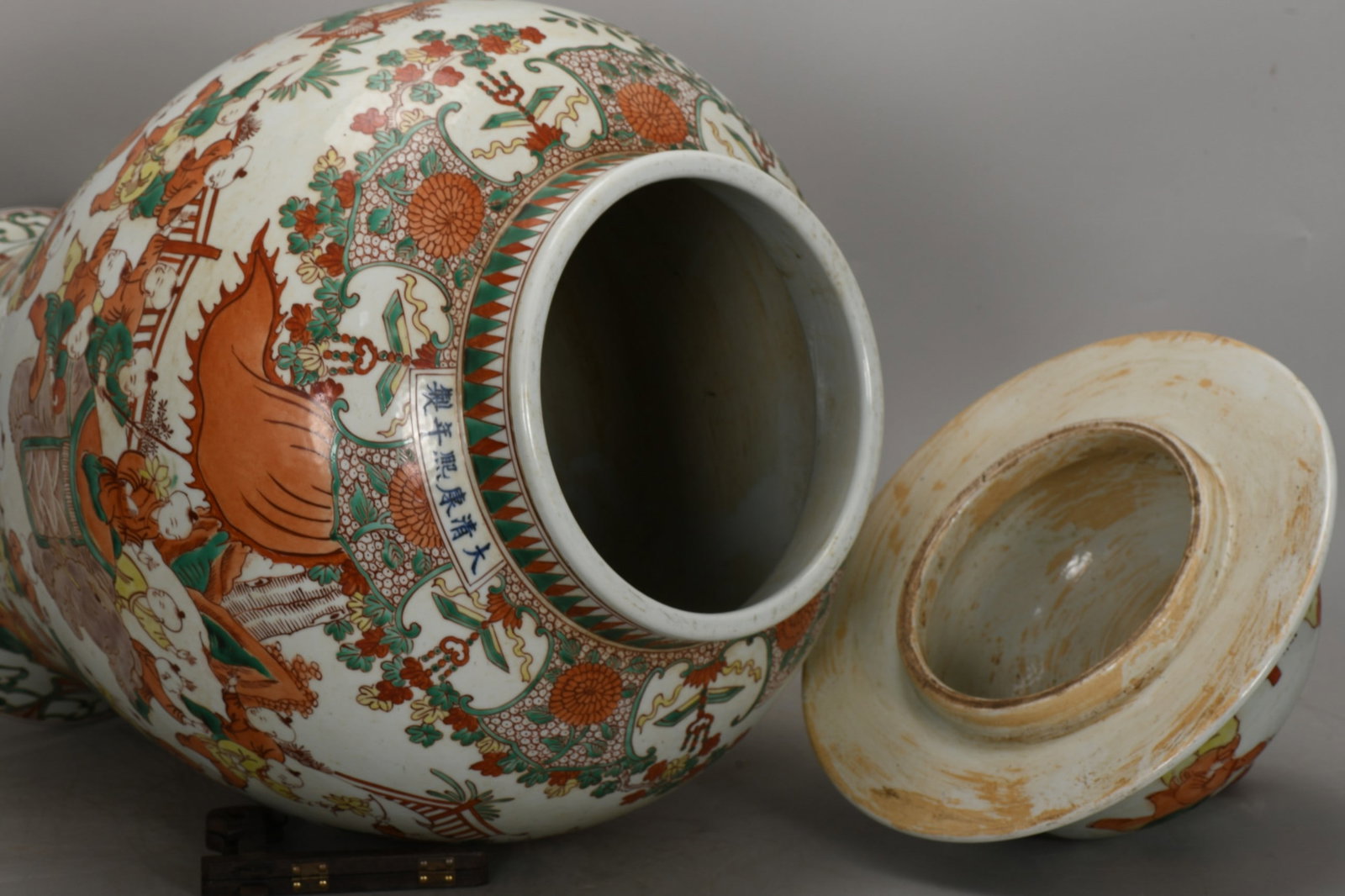 An Exquisite Wucai Figures Pattern Jar - 6