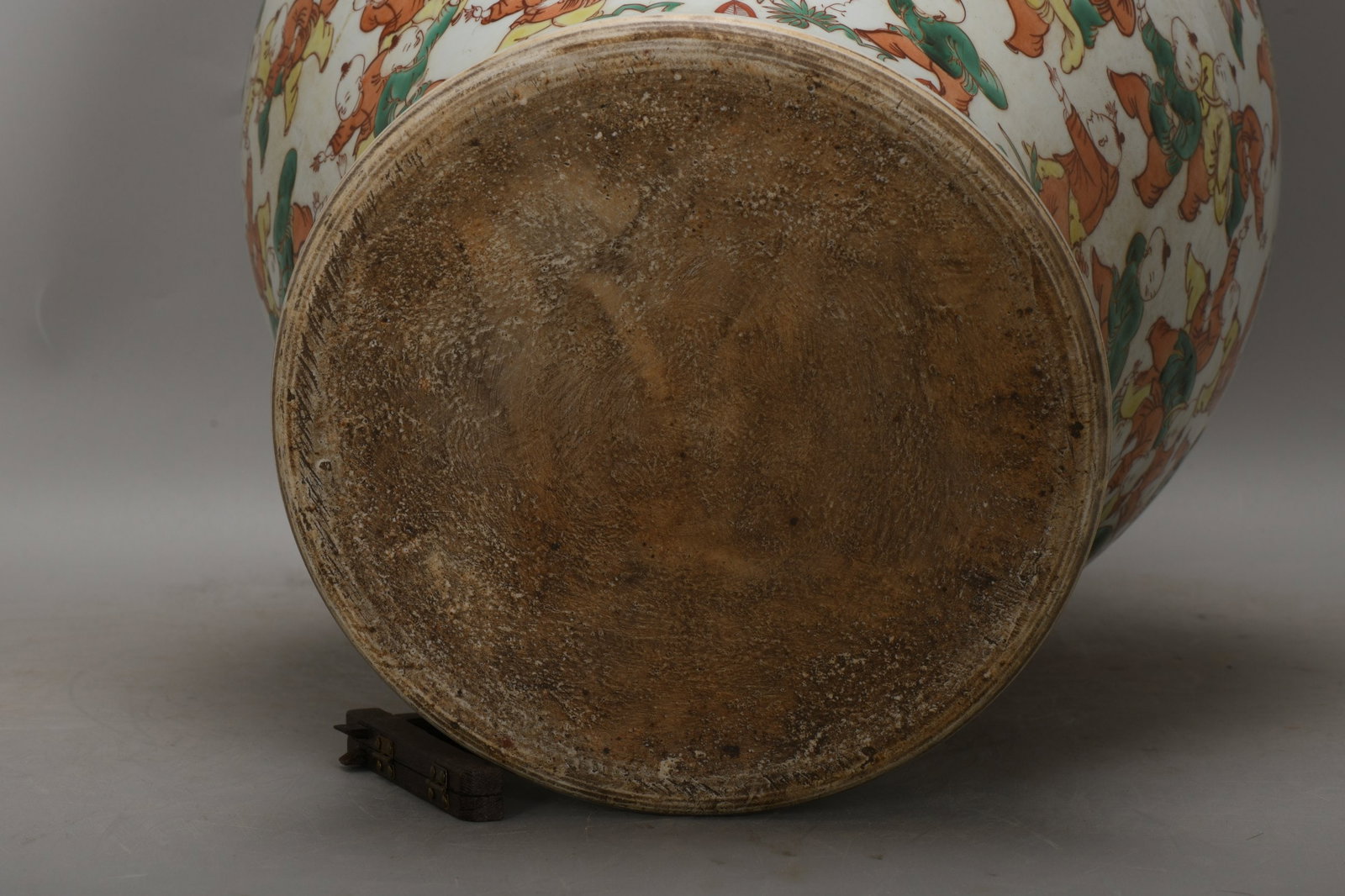 An Exquisite Wucai Figures Pattern Jar - 7