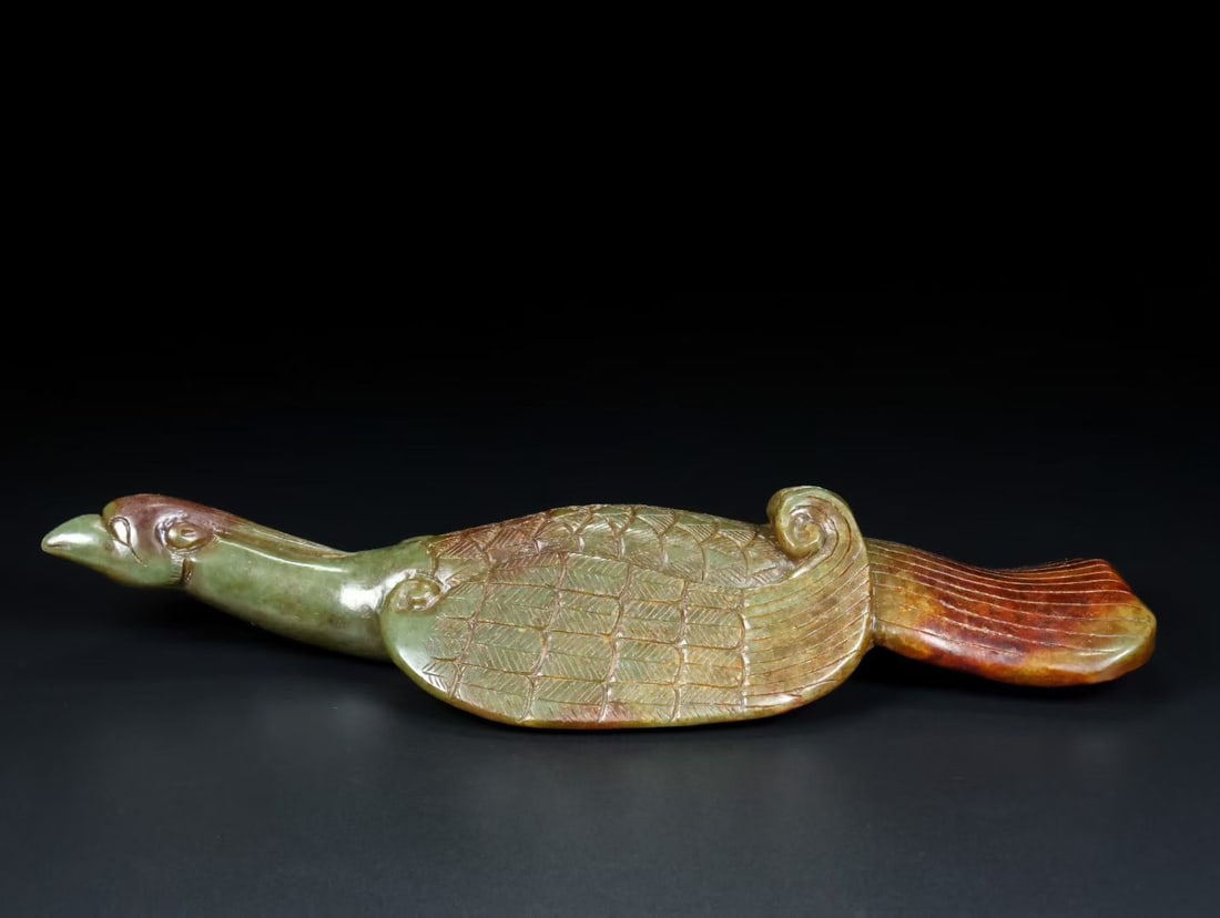 An Exquisite Hotan Jade Bird Ornament: An Exquisite Hotan Jade Bird Ornament,Ming Dynasty, China,With Mark,Size:9.8inx3.5inx2in,Weight:711g 和田玉鸟摆件,中国明代,带款