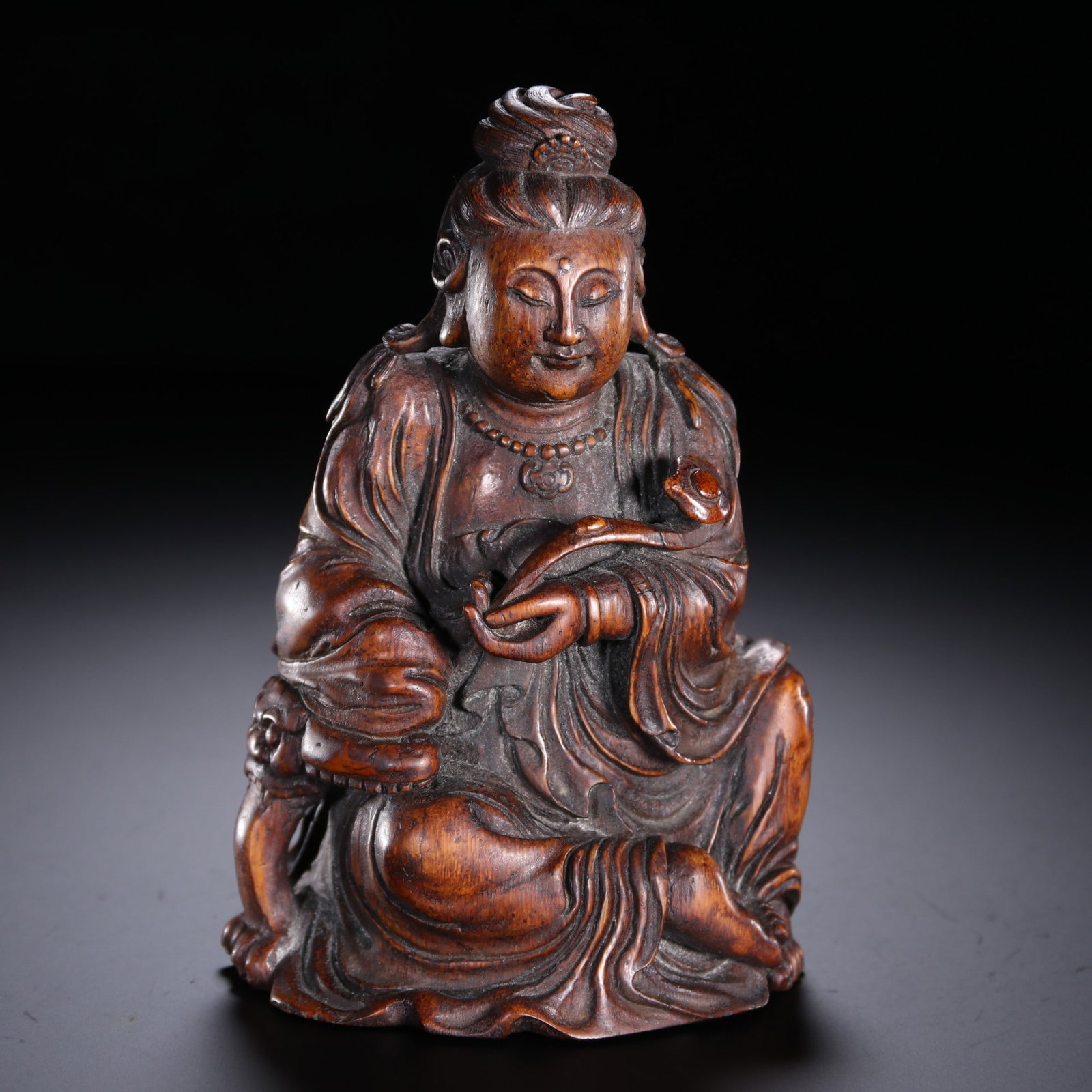 An Exquisite Bamboo Carved Avalokitesvara Ornament: An Exquisite Bamboo Carved Avalokitesvara Ornament,Qing Dynasty, China,Size:5.1inx3.3in,Weight:175.6g 竹雕观音摆件,中国清代