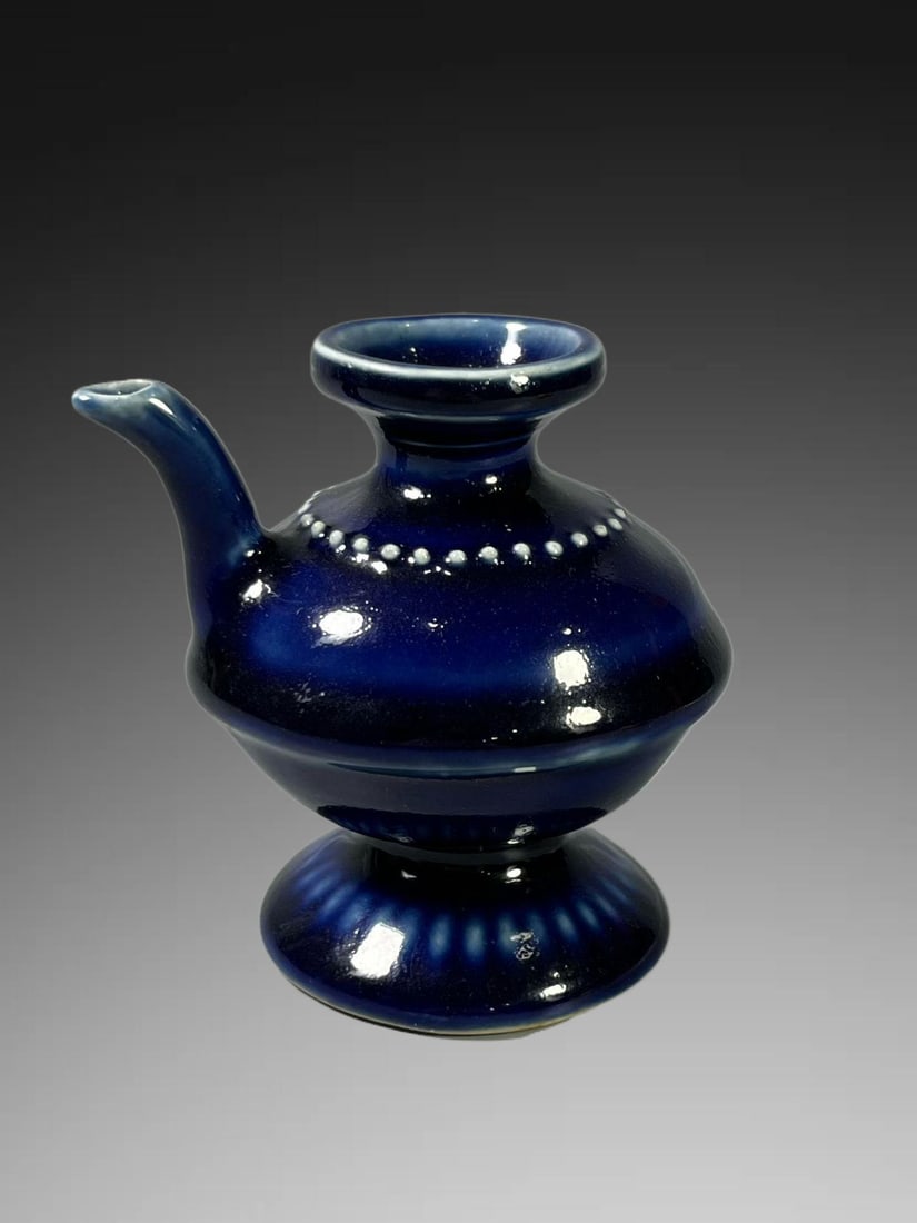 An Exquisite Sapphire Blue Glazed Teapot: An Exquisite Sapphire Blue Glazed Teapot,Ming Dynasty, China,Size:3.4in 宝石蓝釉壶,中国明代