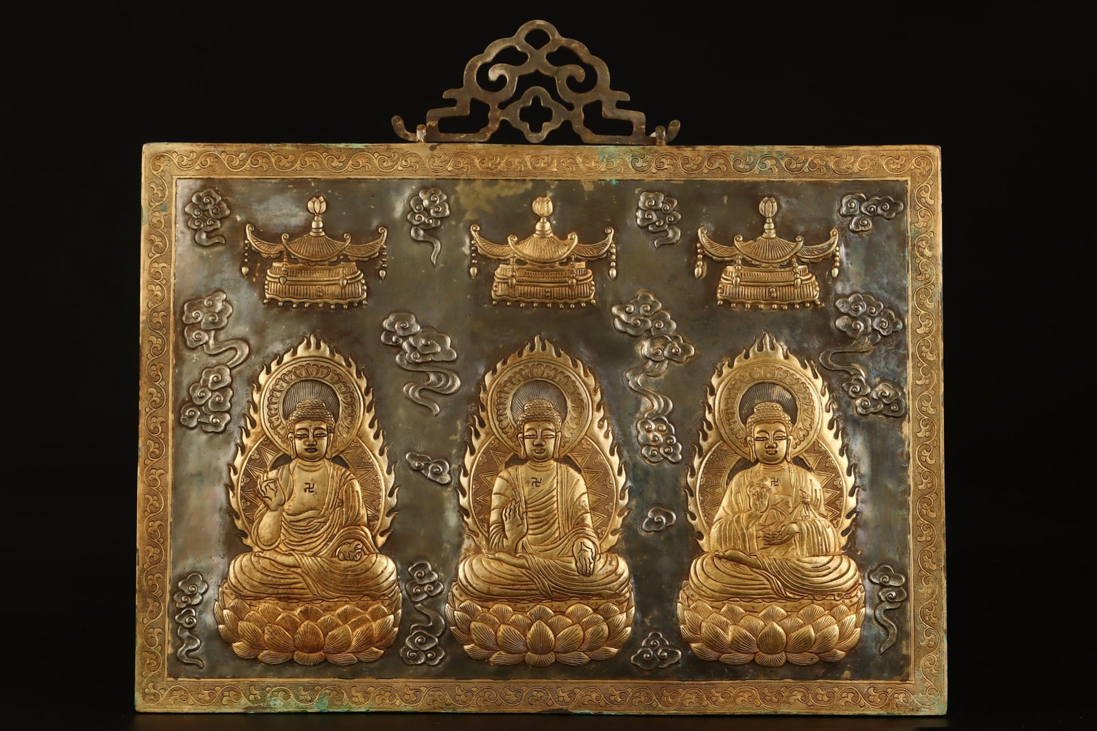 An Exquisite Gilt Bronze Buddha statue Hanging Panel: An Exquisite Gilt Bronze Buddha statue Hanging Panel,Tang Dynasty, China,Size:14.6inx12.8inx0.6in 铜鎏金佛像文挂屏,中国唐代