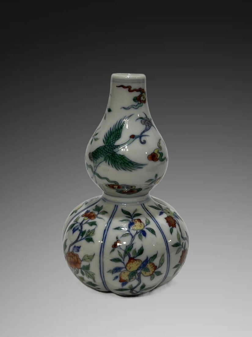 An Exquisite Doucai Crane Pattern Gourd Vase: An Exquisite Doucai Crane Pattern Gourd Vase,Qing Dynasty, China,Qianlong Six-character Mark,Size:5.1in 斗彩鹤纹葫芦瓶,中国清代,ߙ