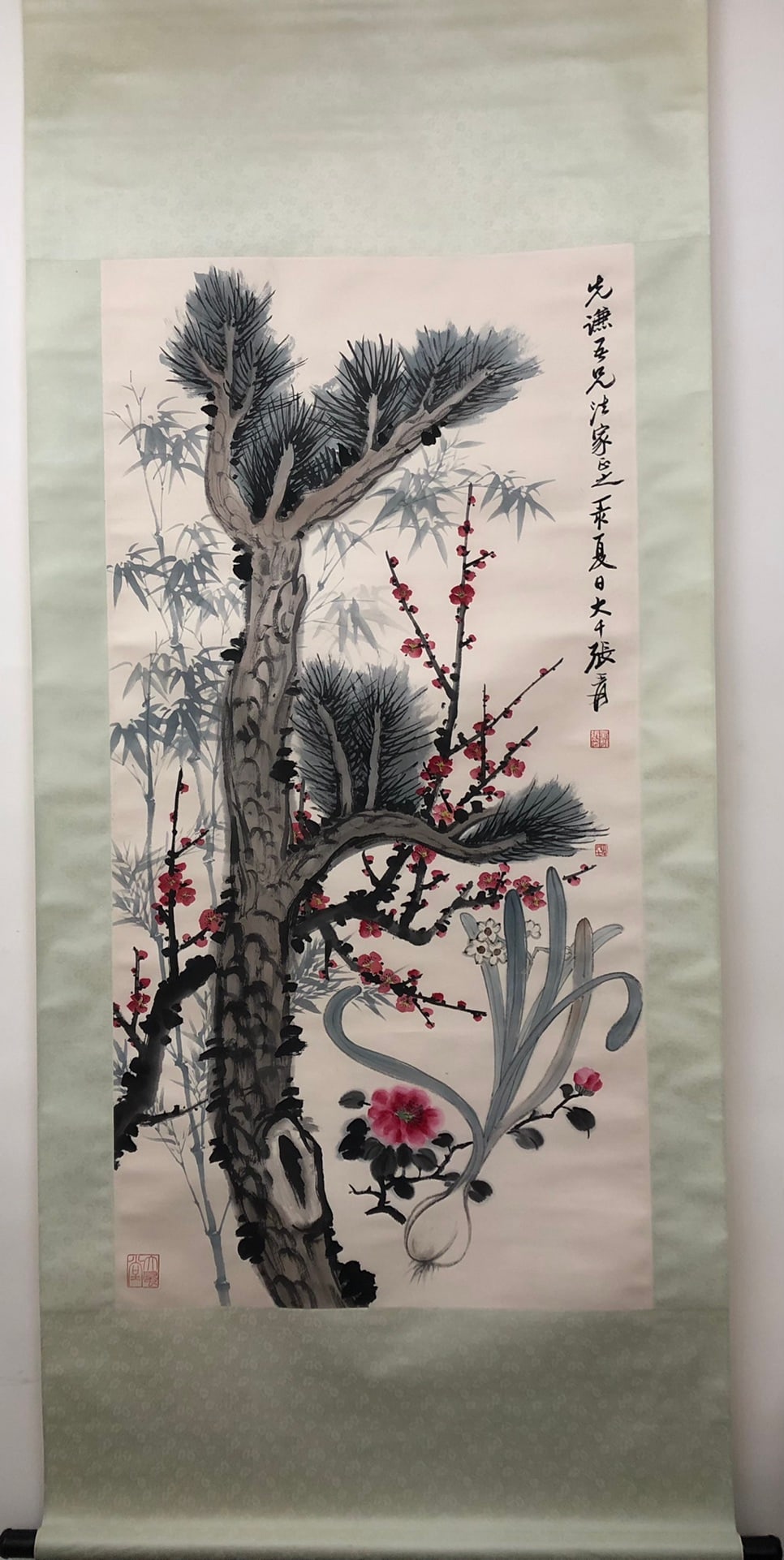 A Chinese Vertical Scroll Ink Painting of Flowers on Paper: A Chinese Vertical Scroll Ink Painting of Flowers on Paper,Modern Time of China,Zhang Daqian,without frame size:53.1inx19.3in 一幅中国水墨纸本花&#