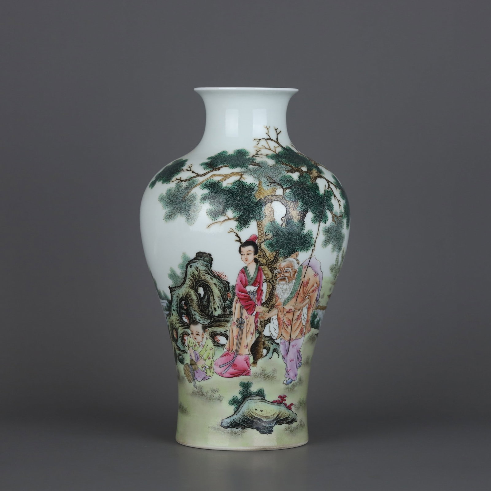 An Exquisite Famille-Rose Figures Pattern Vase: An Exquisite Famille-Rose Figures Pattern Vase,Qing Dynasty, China,Qianlong Six-character Mark,Size:9.4inx5.7in