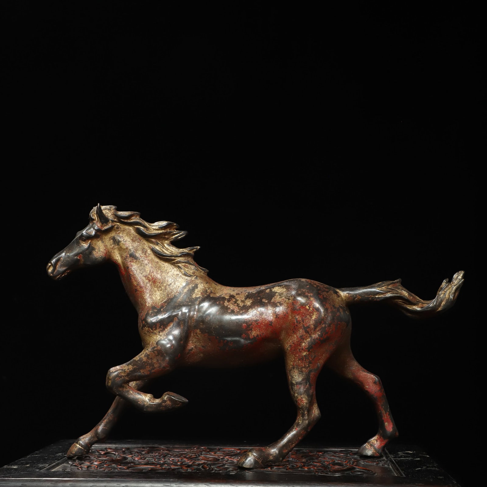 An Exquisite Bronze Gold Printed Horse Ornament: An Exquisite Bronze Gold Printed Horse Ornament,Ming Dynasty, China,Size:9.8inx16.1inx3.1in,Weight:2450g 铜拓金马摆件,中国明代