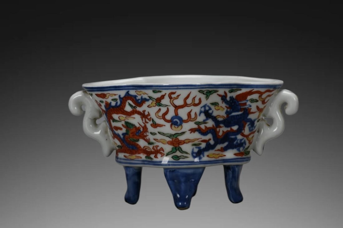 An Exquisite Wucai Dragon Pattern Brush Washer (1 of 9)