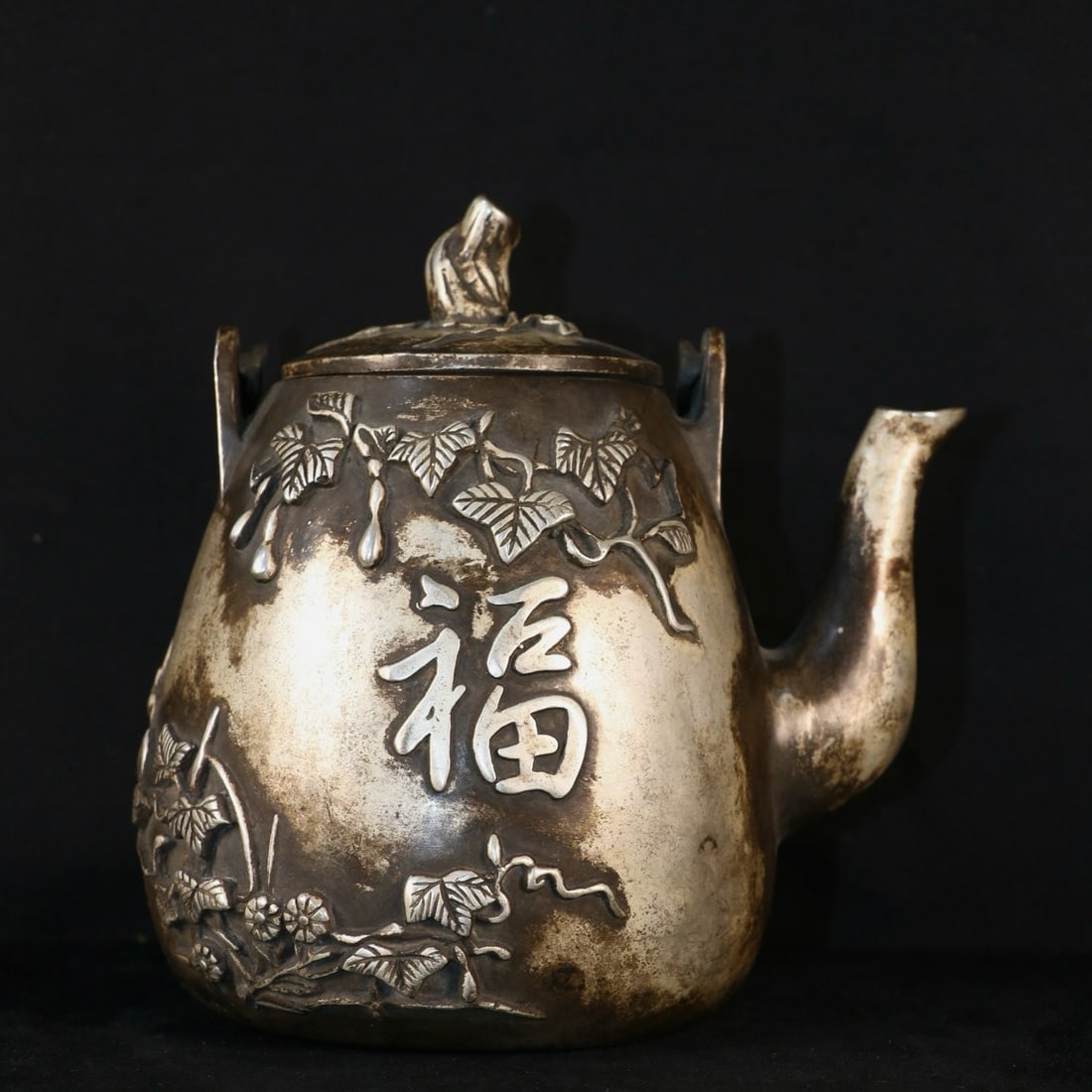 An Exquisite Silver-Gilt Copper Gourd Pattern Ewer (1 of 10)