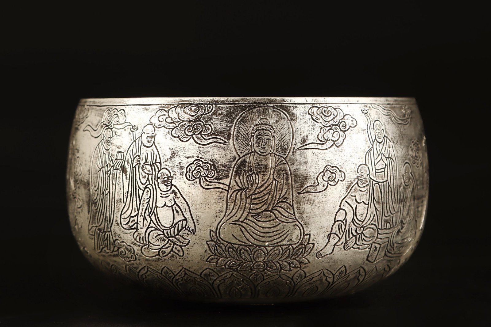 An Exquisite Gilt Silver Bronze Buddha statue Pattern Bowl: An Exquisite Gilt Silver Bronze Buddha statue Pattern Bowl,Qing Dynasty, China,Size:4.1inx2.4in,Weight:541g 铜鎏银佛像纹钵,中国清代