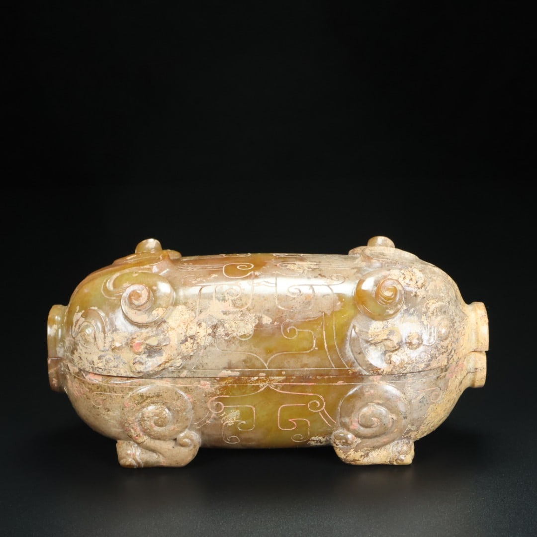 An Exquisite Hotan Jade Pig-Shaped Box: An Exquisite Hotan Jade Pig-Shaped Box,Qing Dynasty, China,Size:5.9inx2.4inx2.8in,Weight:565g 和田玉猪形盒,中国清代
