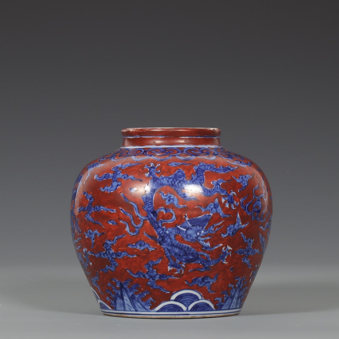 An Exquisite Red Ground Blue and White Dragon Pattern Jar: An Exquisite Red Ground Blue and White Dragon Pattern Jar,Ming Dynasty, China,Wanli Six-character Mark,Size:5.1inx2.7inx5.5in
