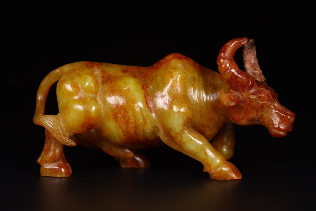 An Exquisite Hotan Jade Buffalo: An Exquisite Hotan Jade Buffalo,Han Dynasty, China,Size:6.5inx2.2inx3.3in,Weight:664g 和田玉牛,中国汉代